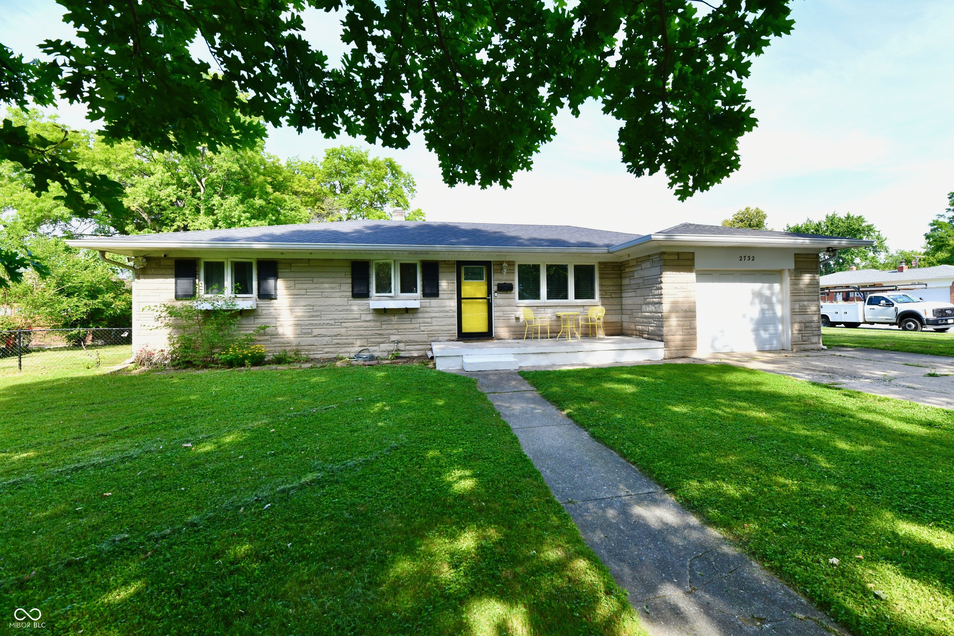 2732 Parkwood Drive