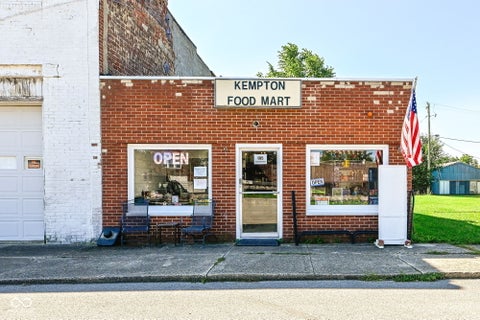 Photo for 105 W Colonial Street