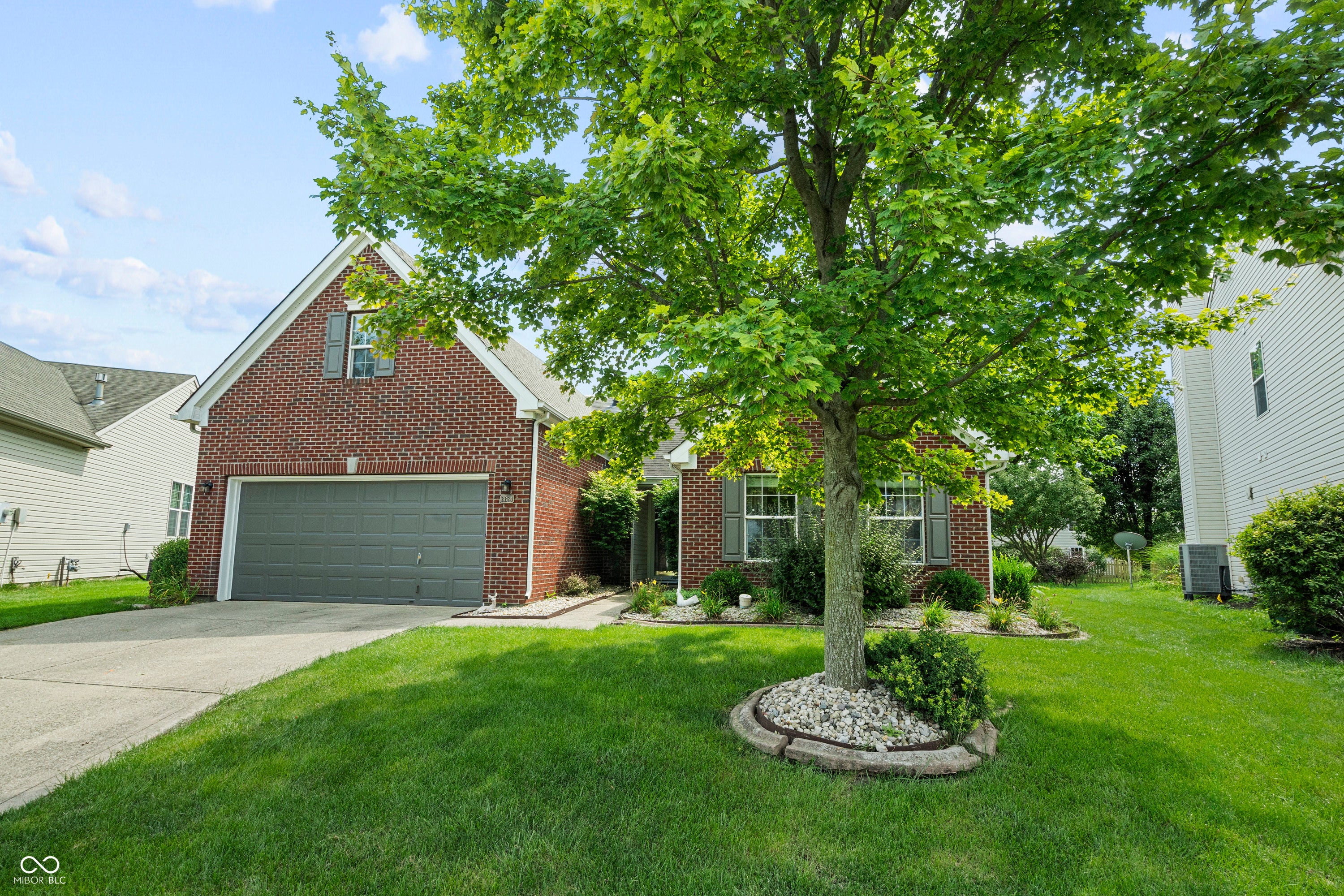 6684 Amherst