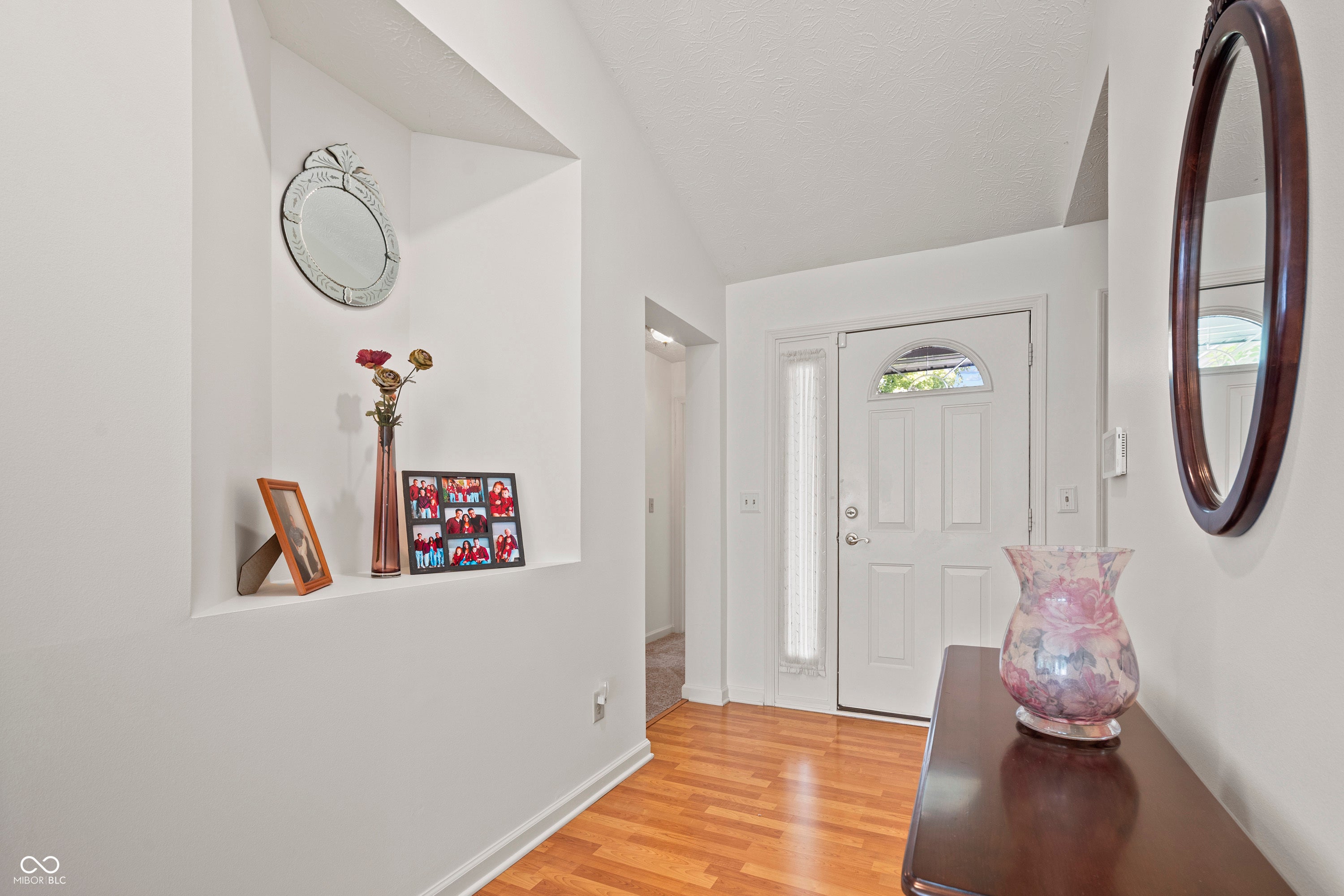 6684 Amherst