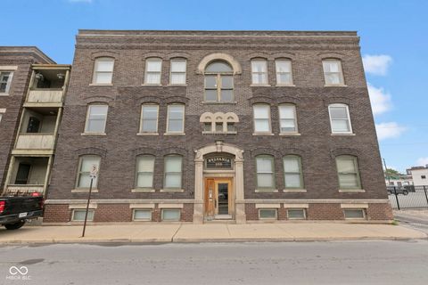 Photo of 108 E Saint Clair Street #E, Indianapolis, IN 46204 (MLS # 22093332)