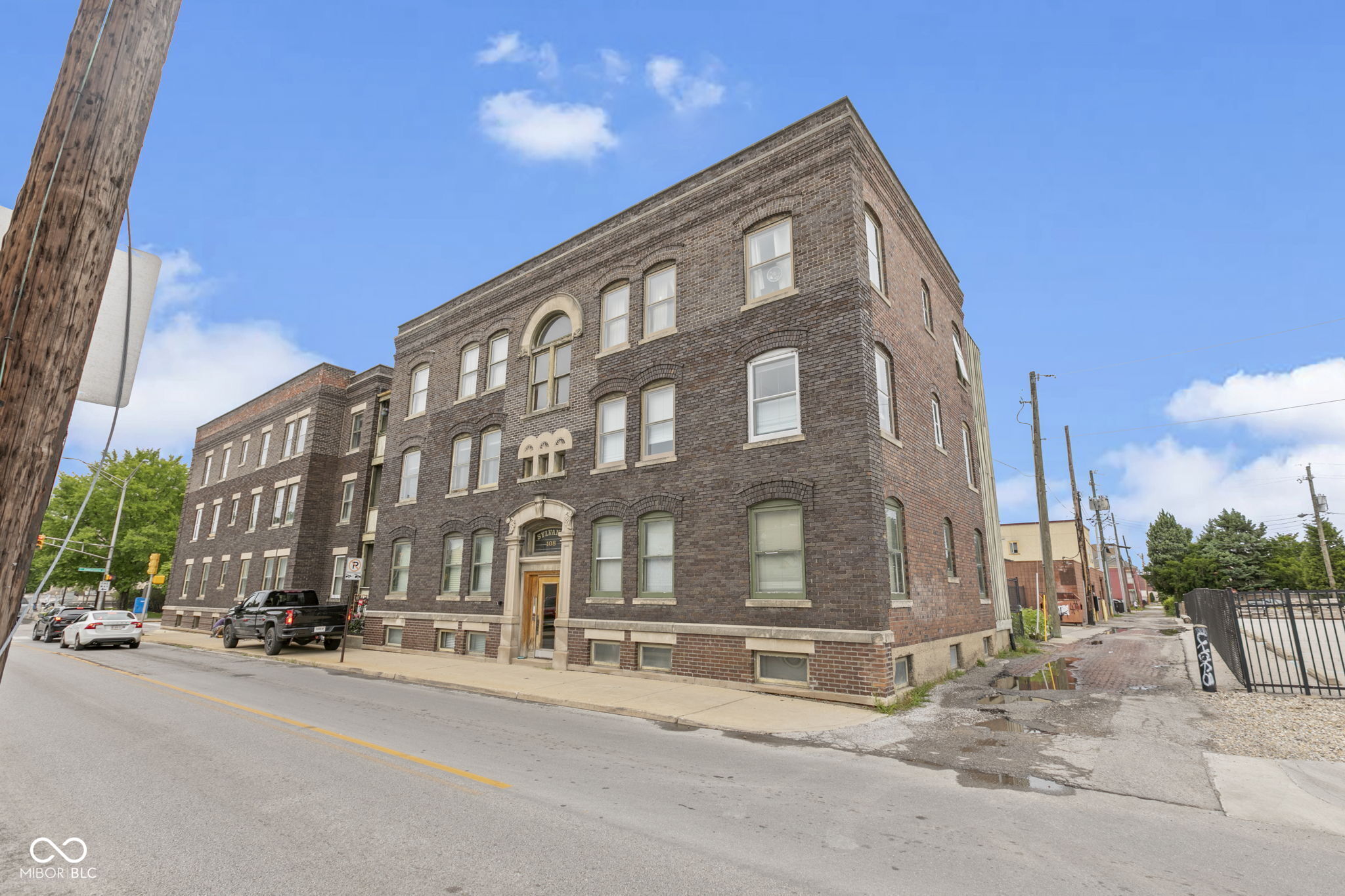 108 E Saint Clair Street E