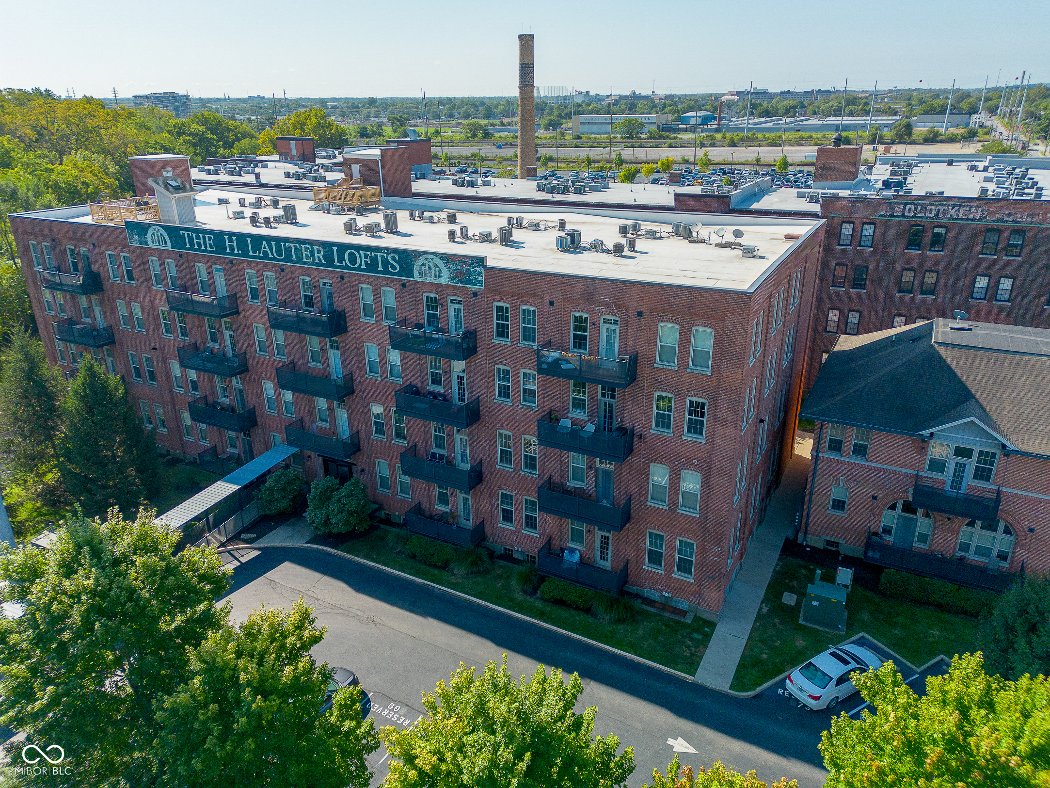 View Indianapolis, IN 46222 condo