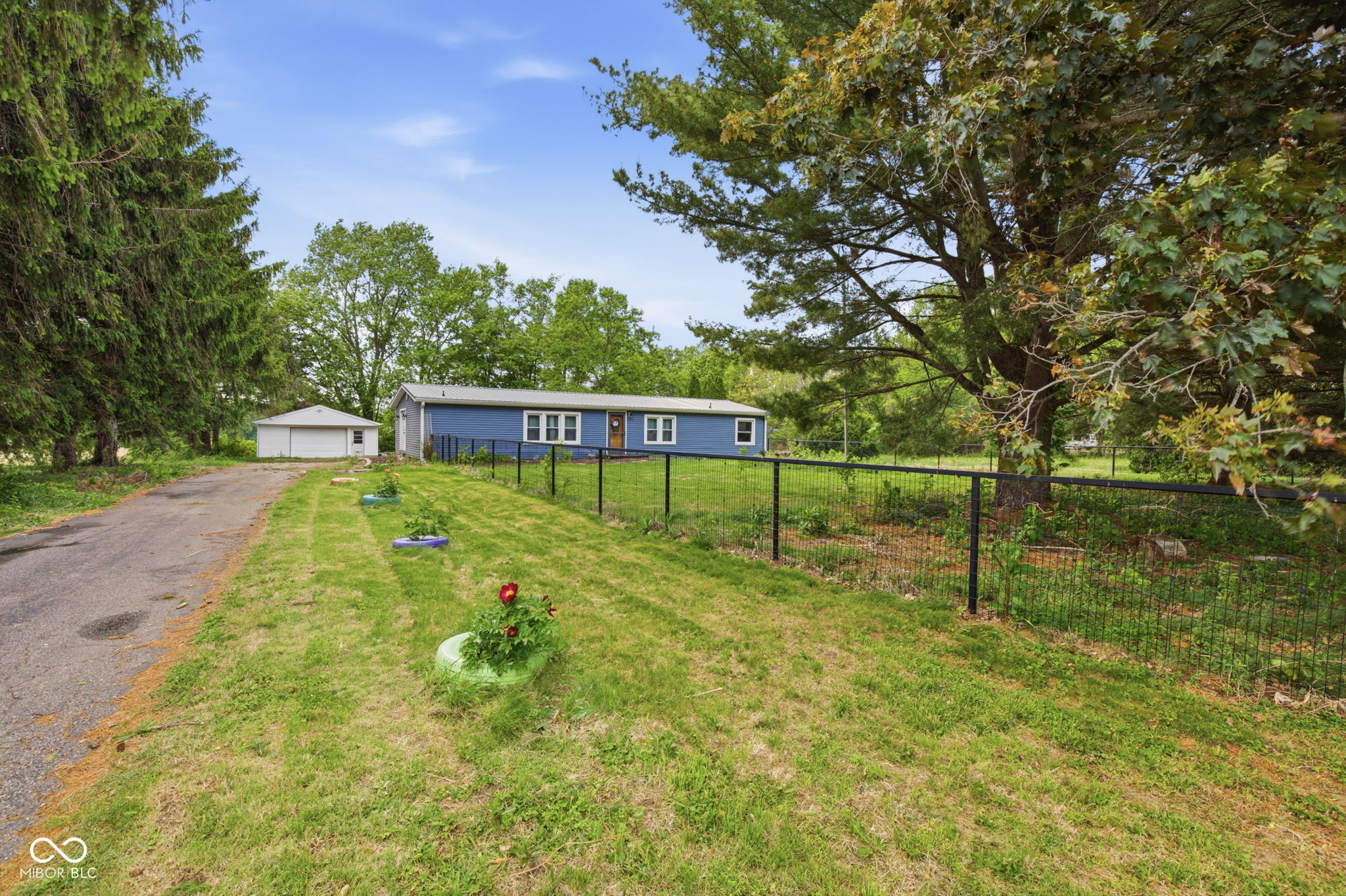 160 W Union Road
