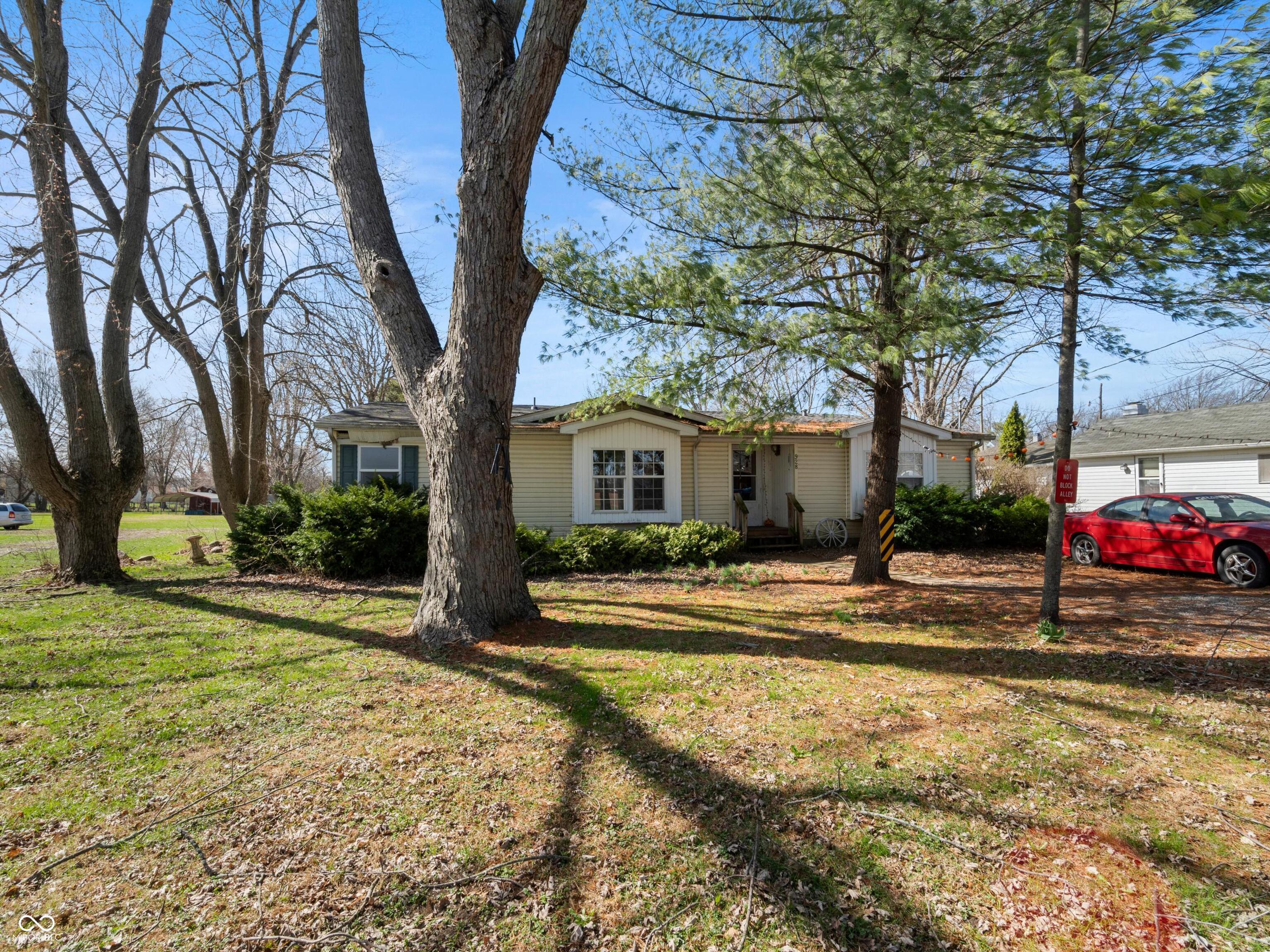 928 S Broadway Street