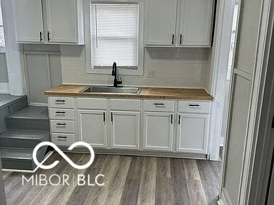 20 N Pershing Avenue