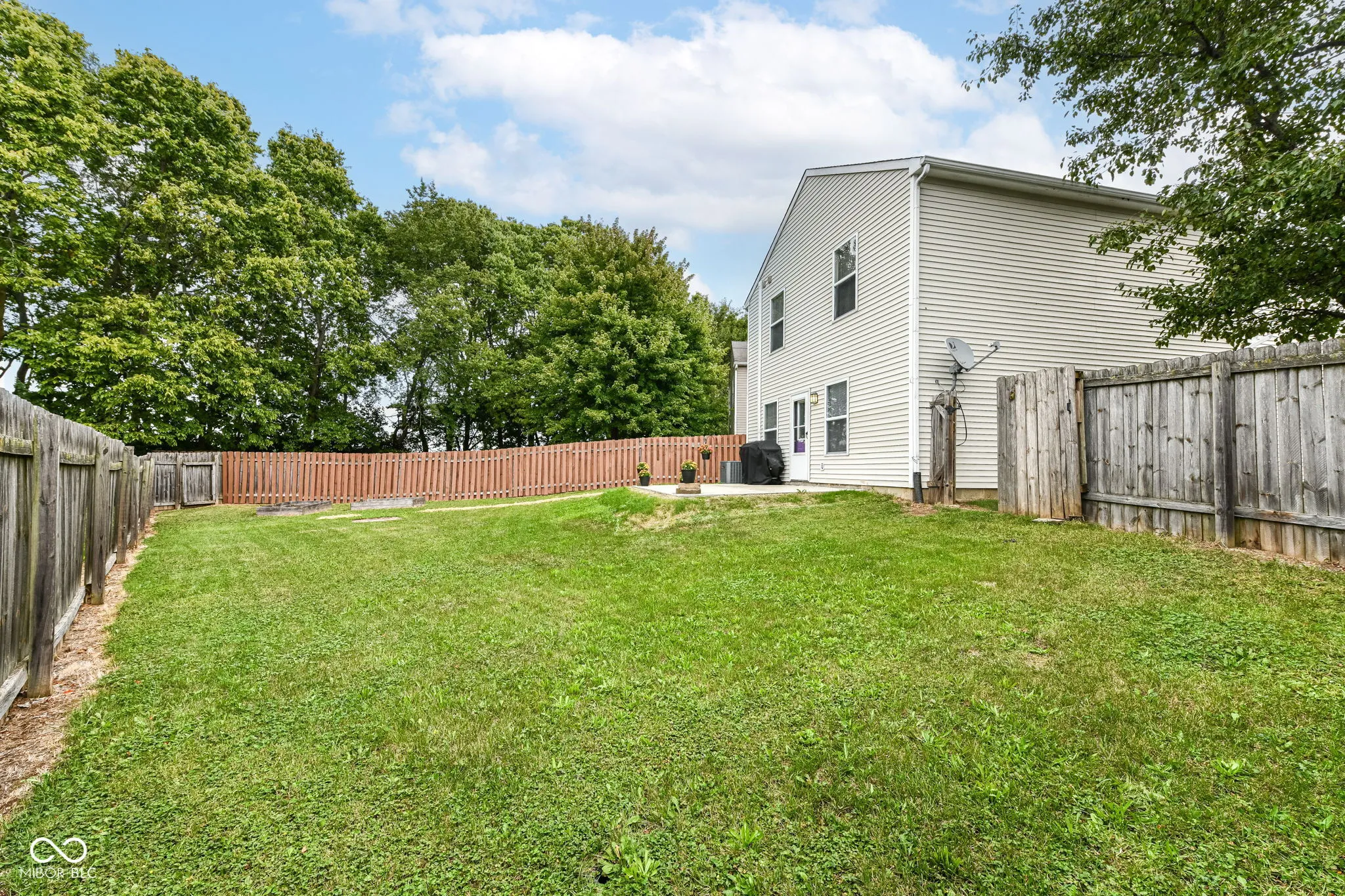 Noblesville, Indiana 46060, United States, 3 Bedrooms Bedrooms, ,3 BathroomsBathrooms,Residential,Pending,200589