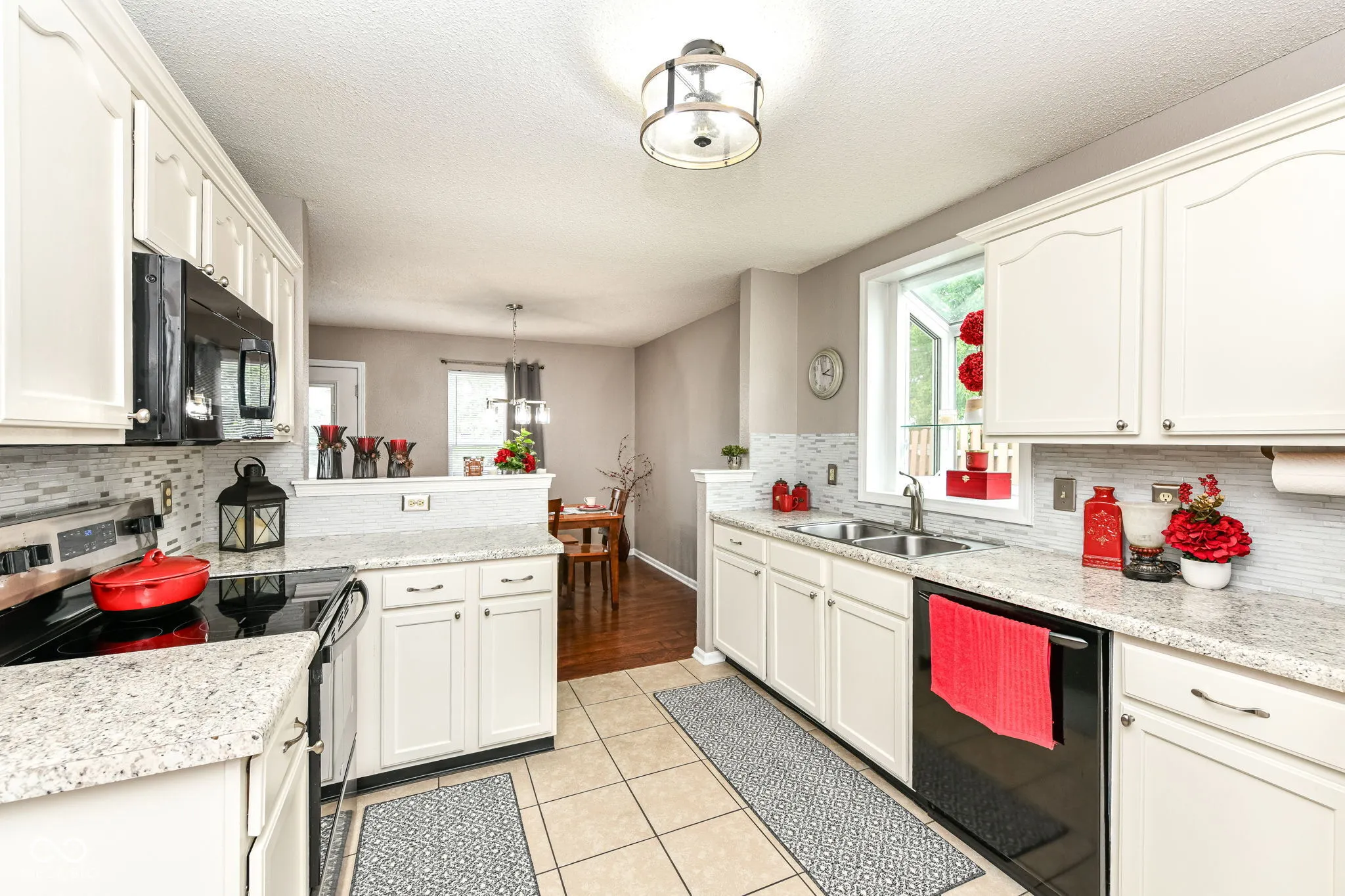 Noblesville, Indiana 46060, United States, 3 Bedrooms Bedrooms, ,3 BathroomsBathrooms,Residential,Pending,200589