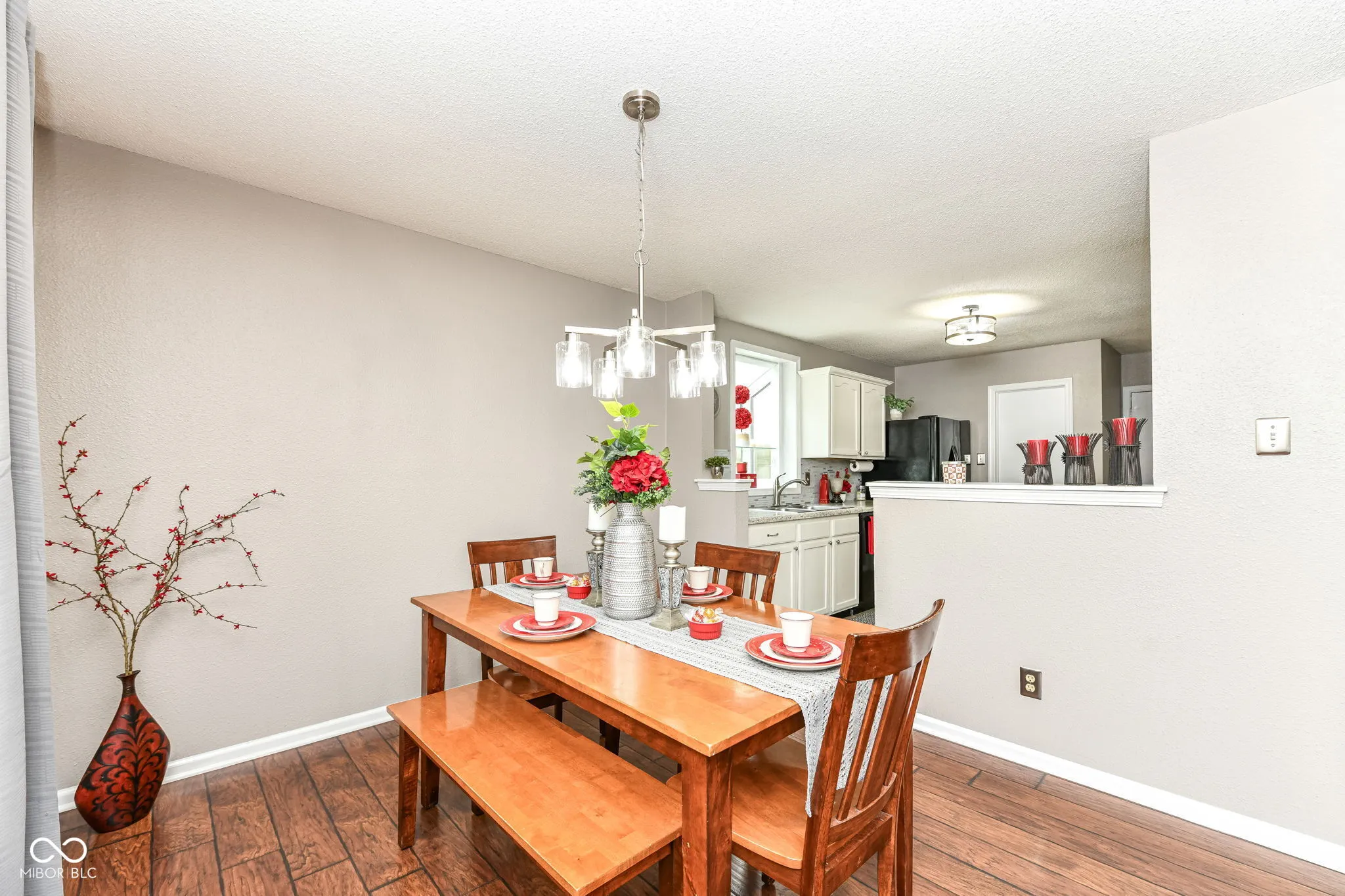 Noblesville, Indiana 46060, United States, 3 Bedrooms Bedrooms, ,3 BathroomsBathrooms,Residential,Pending,200589