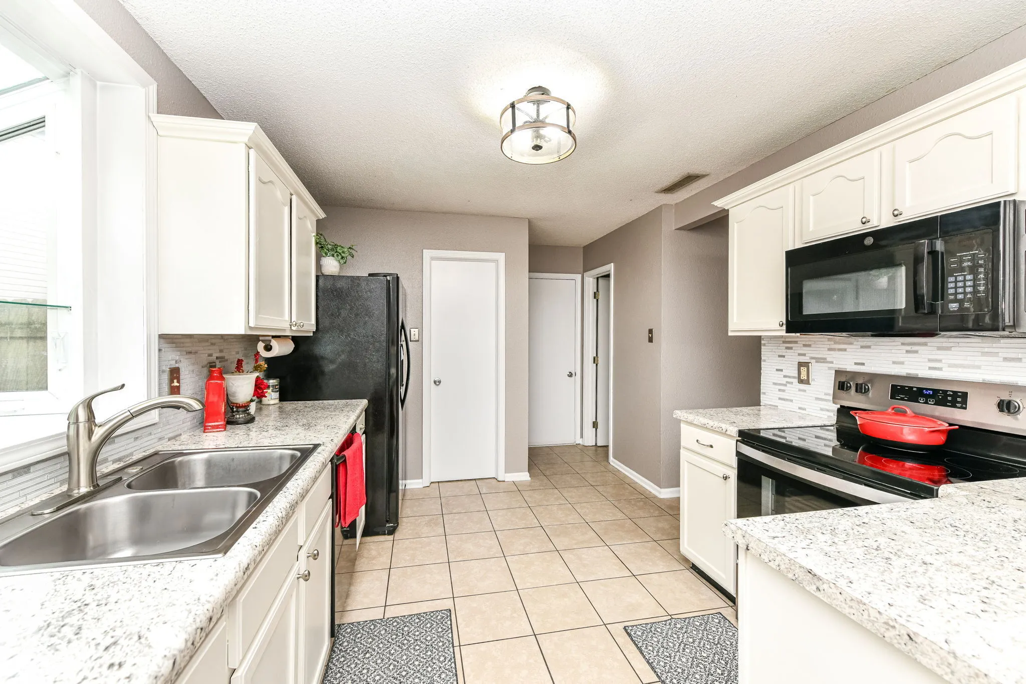 Noblesville, Indiana 46060, United States, 3 Bedrooms Bedrooms, ,3 BathroomsBathrooms,Residential,Pending,200589