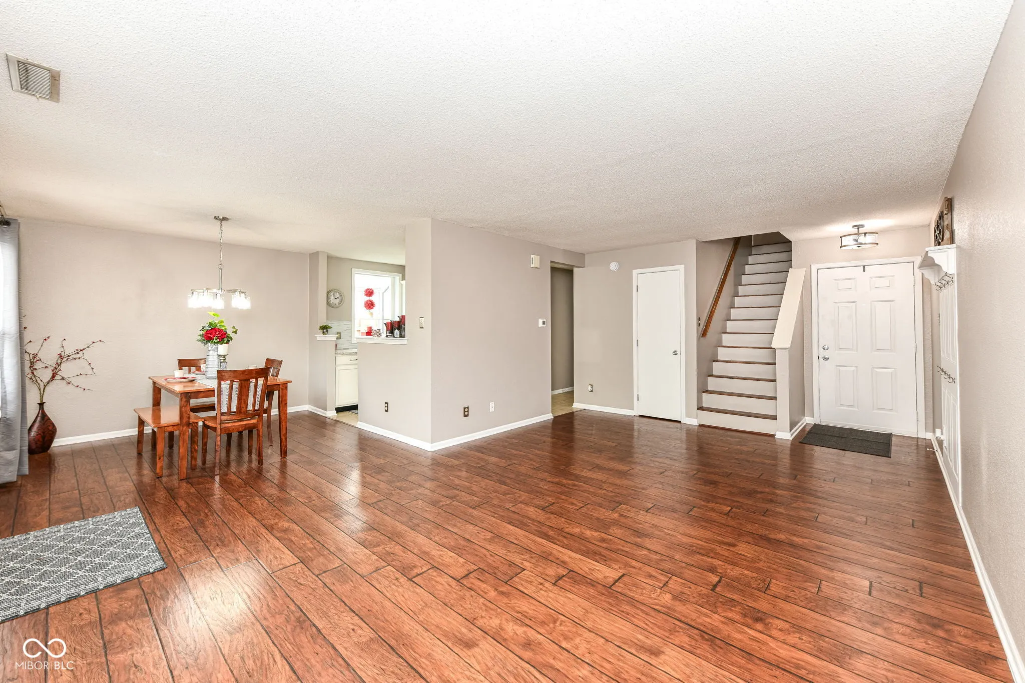 Noblesville, Indiana 46060, United States, 3 Bedrooms Bedrooms, ,3 BathroomsBathrooms,Residential,Pending,200589