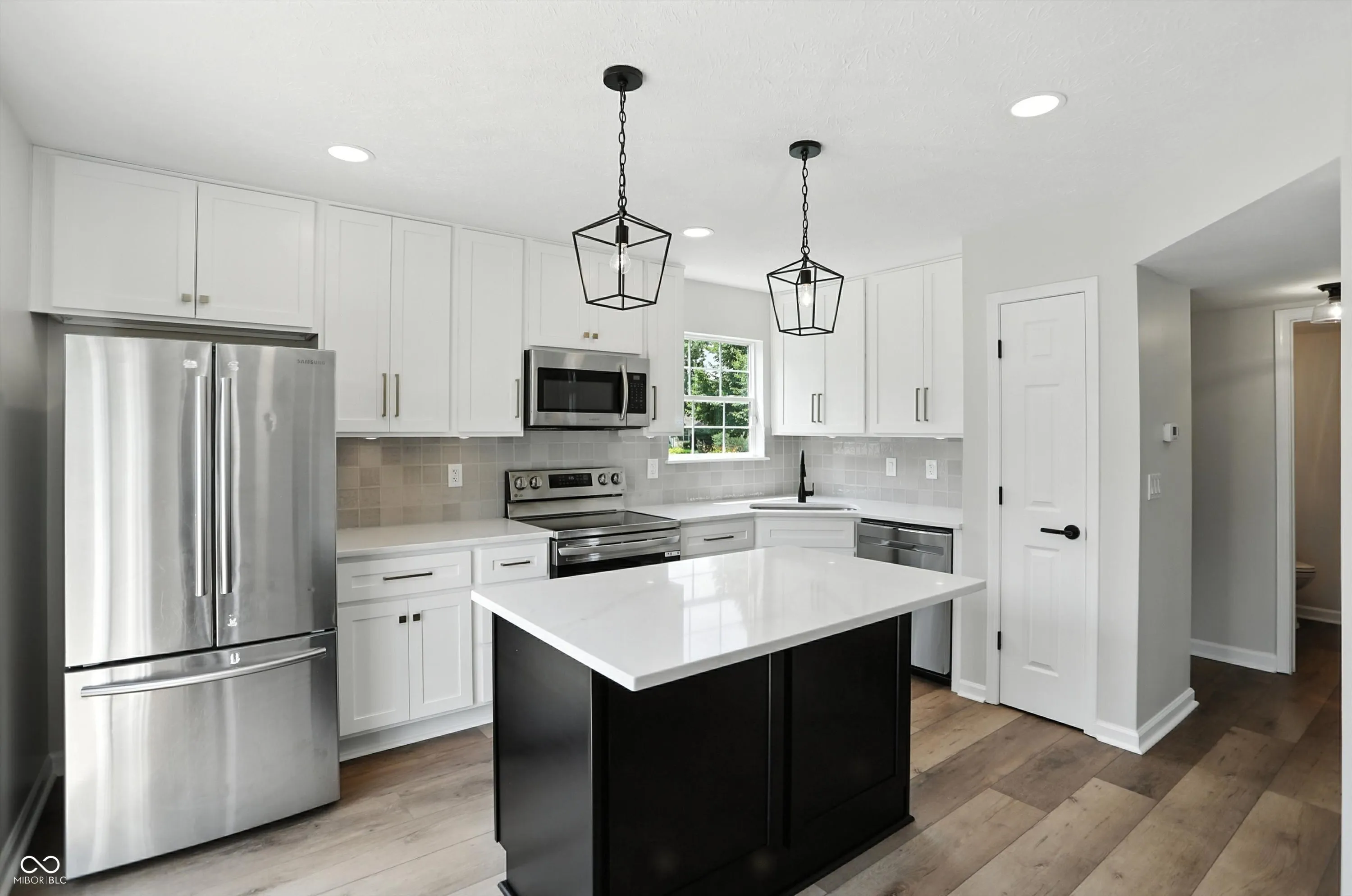 Fishers, Indiana 46038, United States, 3 Bedrooms Bedrooms, ,3 BathroomsBathrooms,Residential,Pending,159185