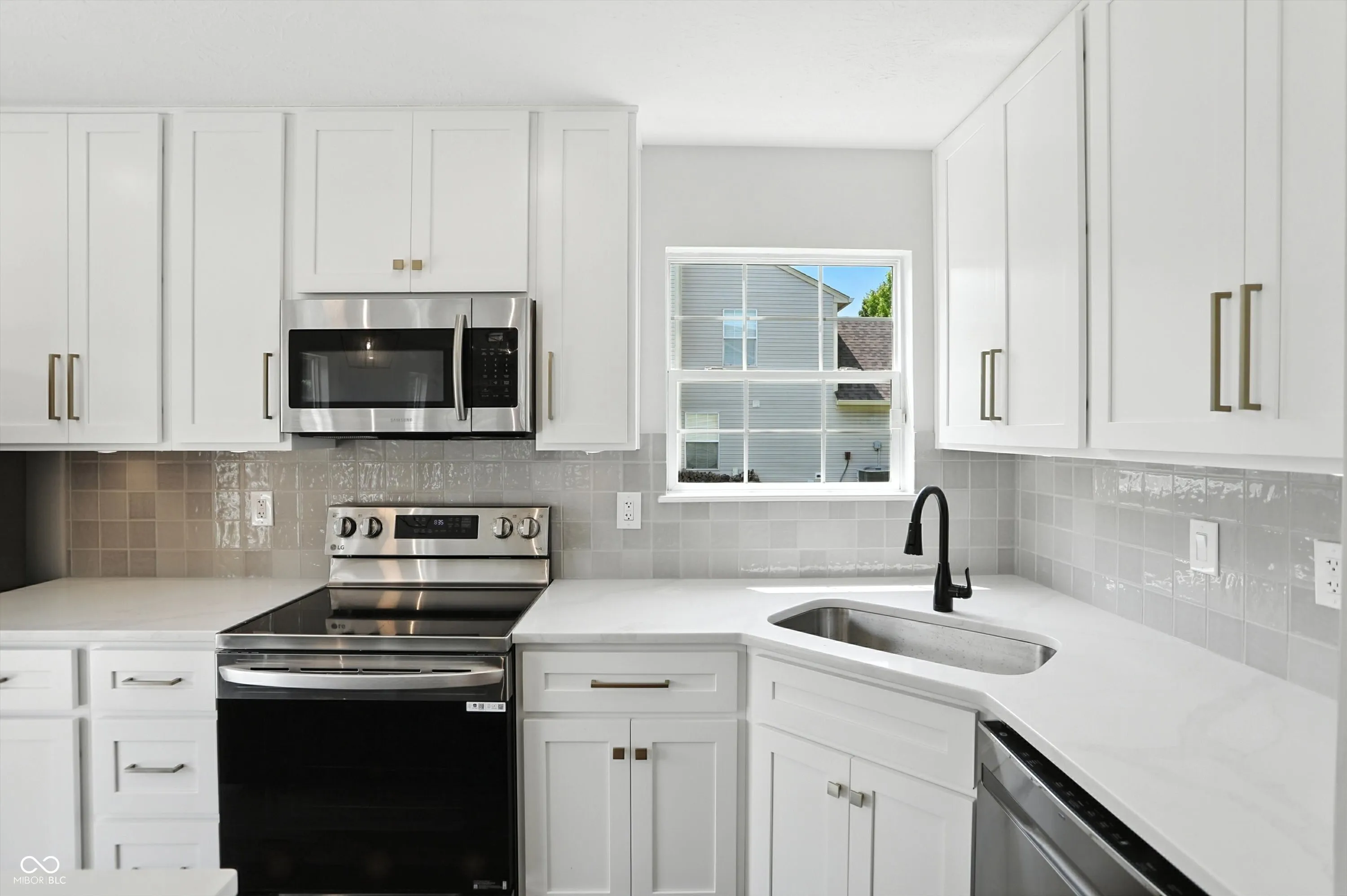 Fishers, Indiana 46038, United States, 3 Bedrooms Bedrooms, ,3 BathroomsBathrooms,Residential,Pending,159185