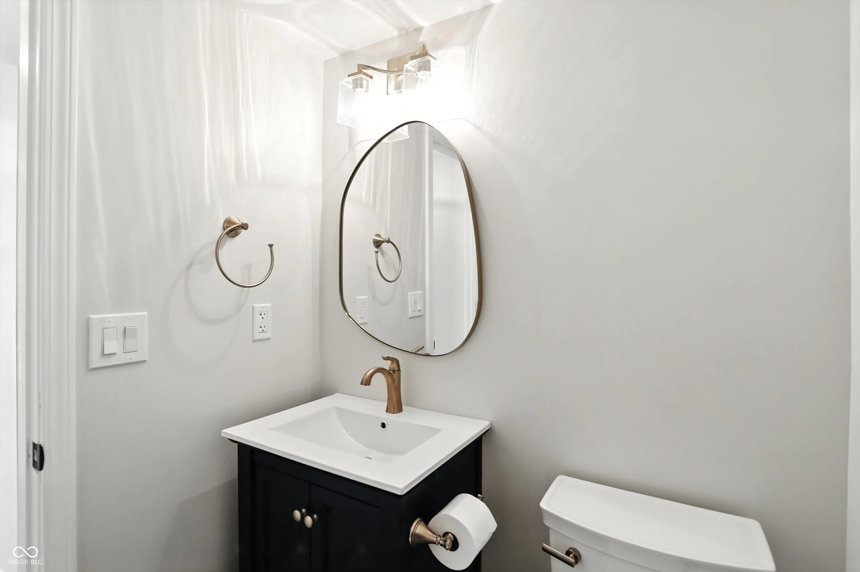 Fishers, Indiana 46038, United States, 3 Bedrooms Bedrooms, ,3 BathroomsBathrooms,Residential,Pending,159185