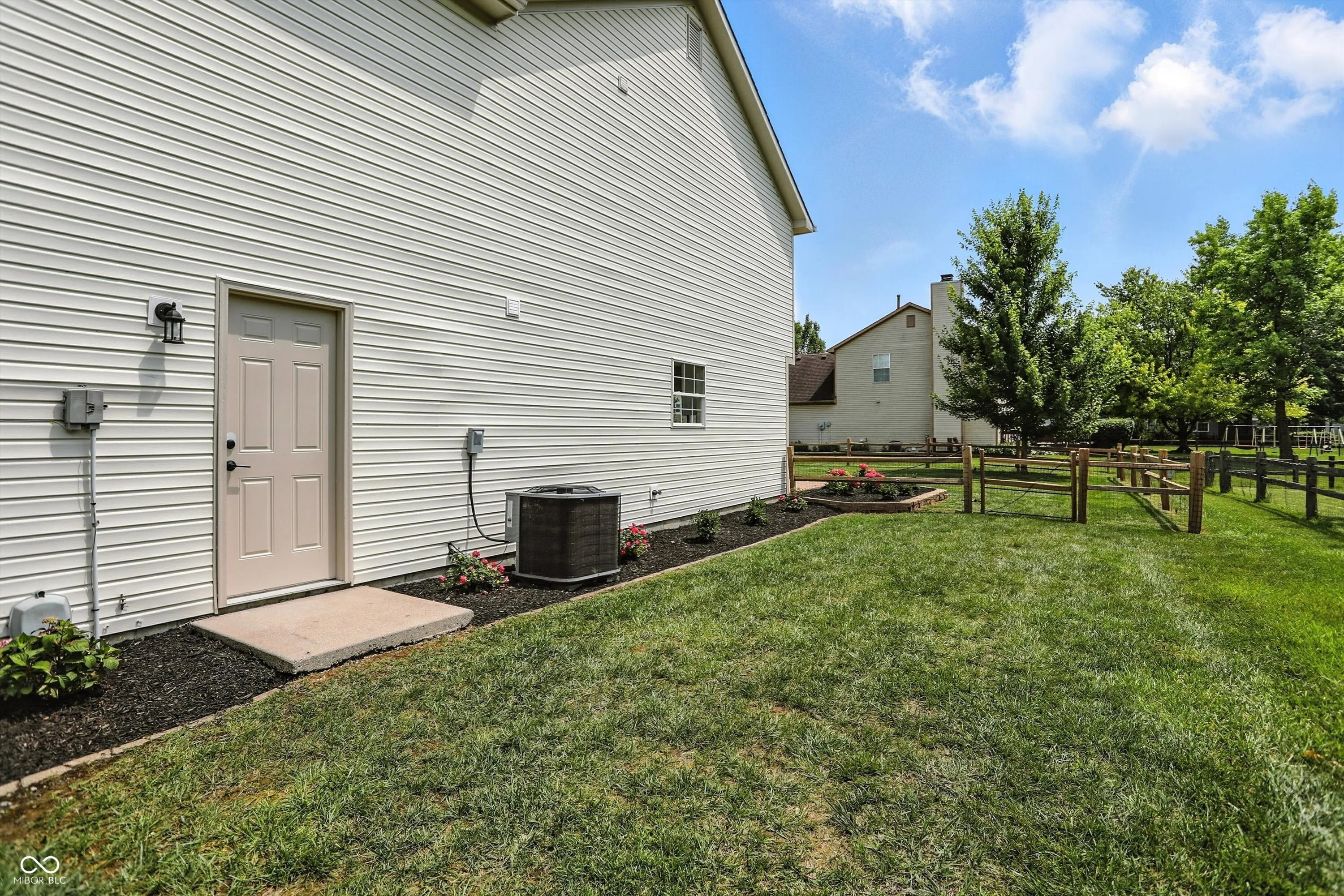 Fishers, Indiana 46038, United States, 3 Bedrooms Bedrooms, ,3 BathroomsBathrooms,Residential,Pending,159185