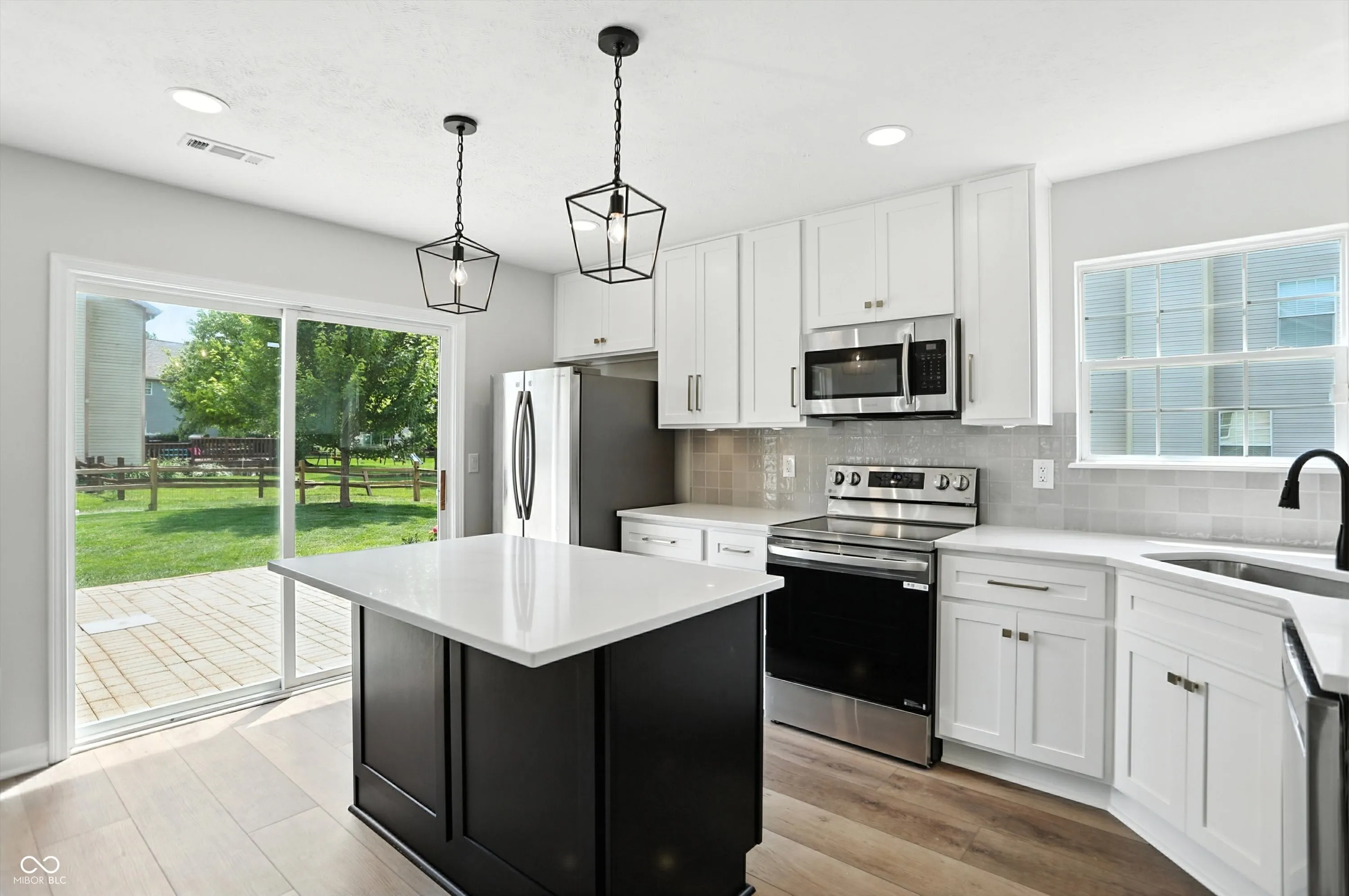 Fishers, Indiana 46038, United States, 3 Bedrooms Bedrooms, ,3 BathroomsBathrooms,Residential,Pending,159185