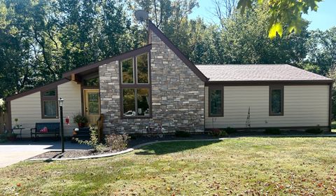 2005 E Poplarwood Court Rockville IN 47872