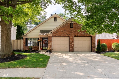 Photo of 9765 River Oak Lane E, Fishers, IN 46038 (MLS # 22124369)