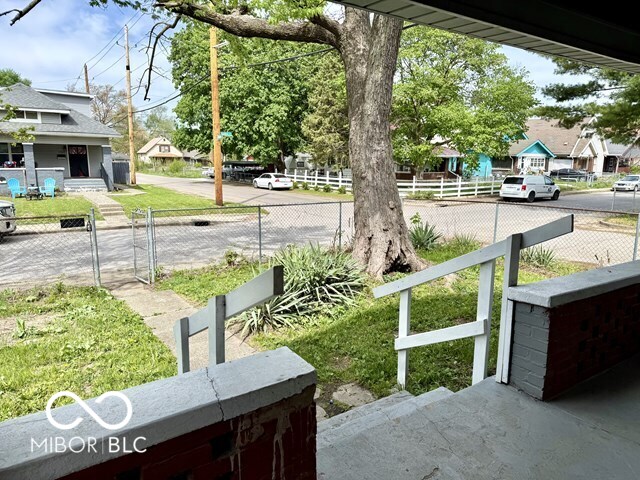 1367 N Kealing Avenue