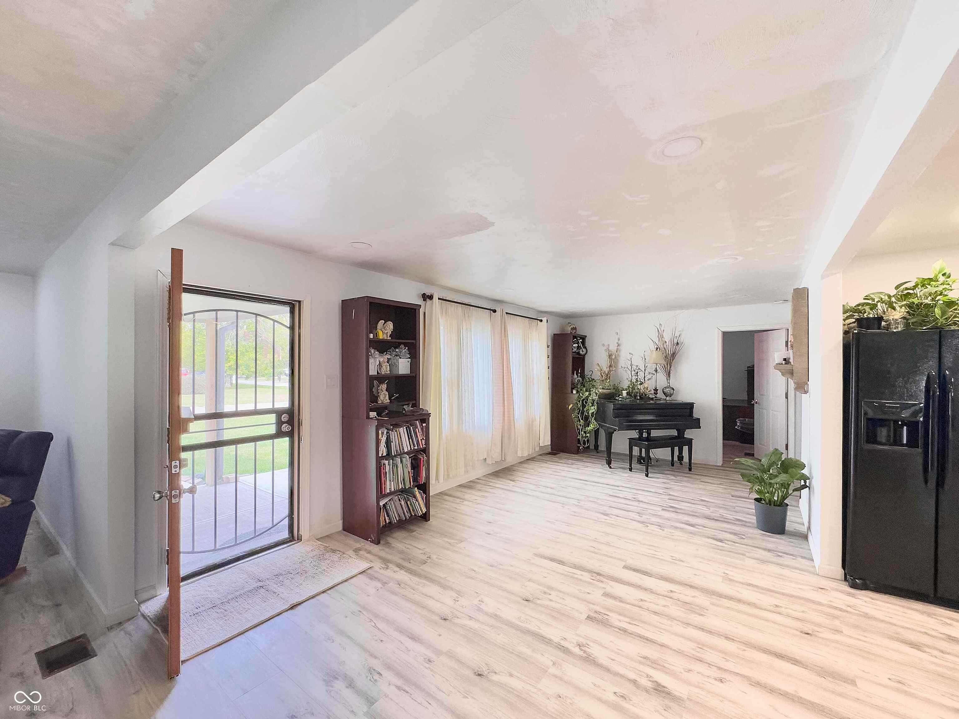5231 E Cheryl Lane