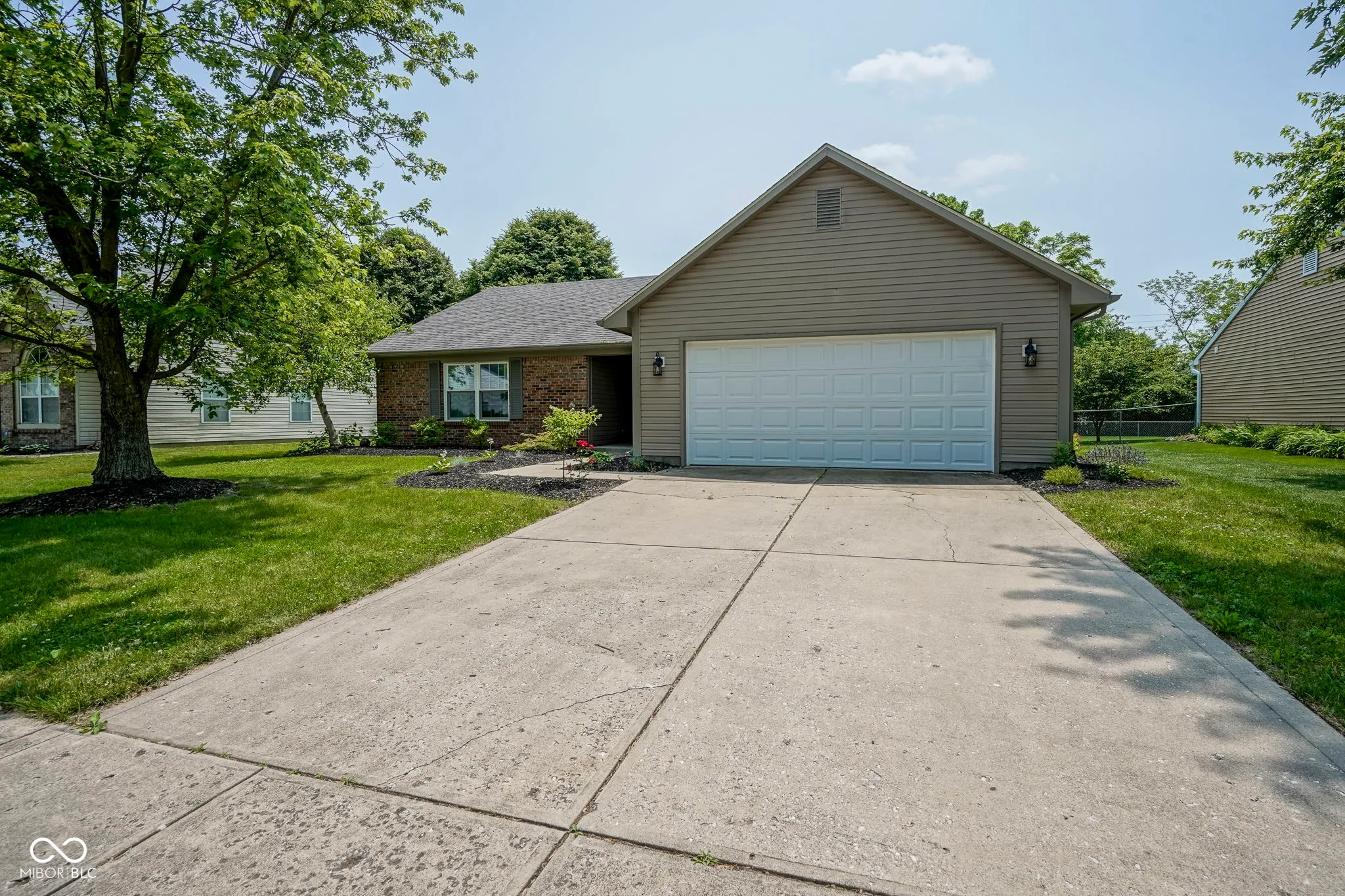 Avon, Indiana 46123, United States, 3 Bedrooms Bedrooms, ,2 BathroomsBathrooms,Residential,Pending,23895