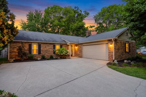 Photo of 515 Colbarn Court, Fishers, IN 46038 (MLS # 22119636)