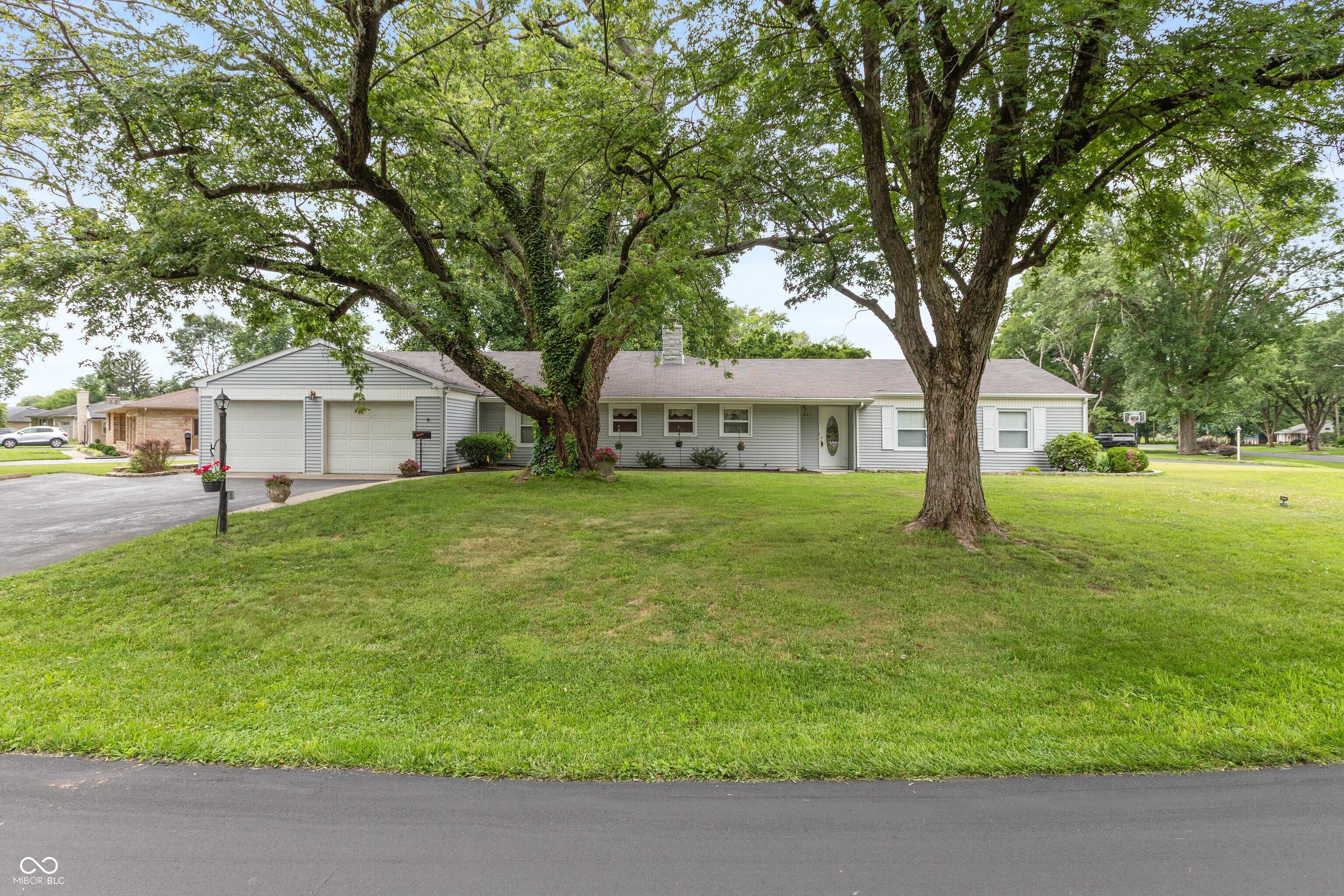 831 North Drive
