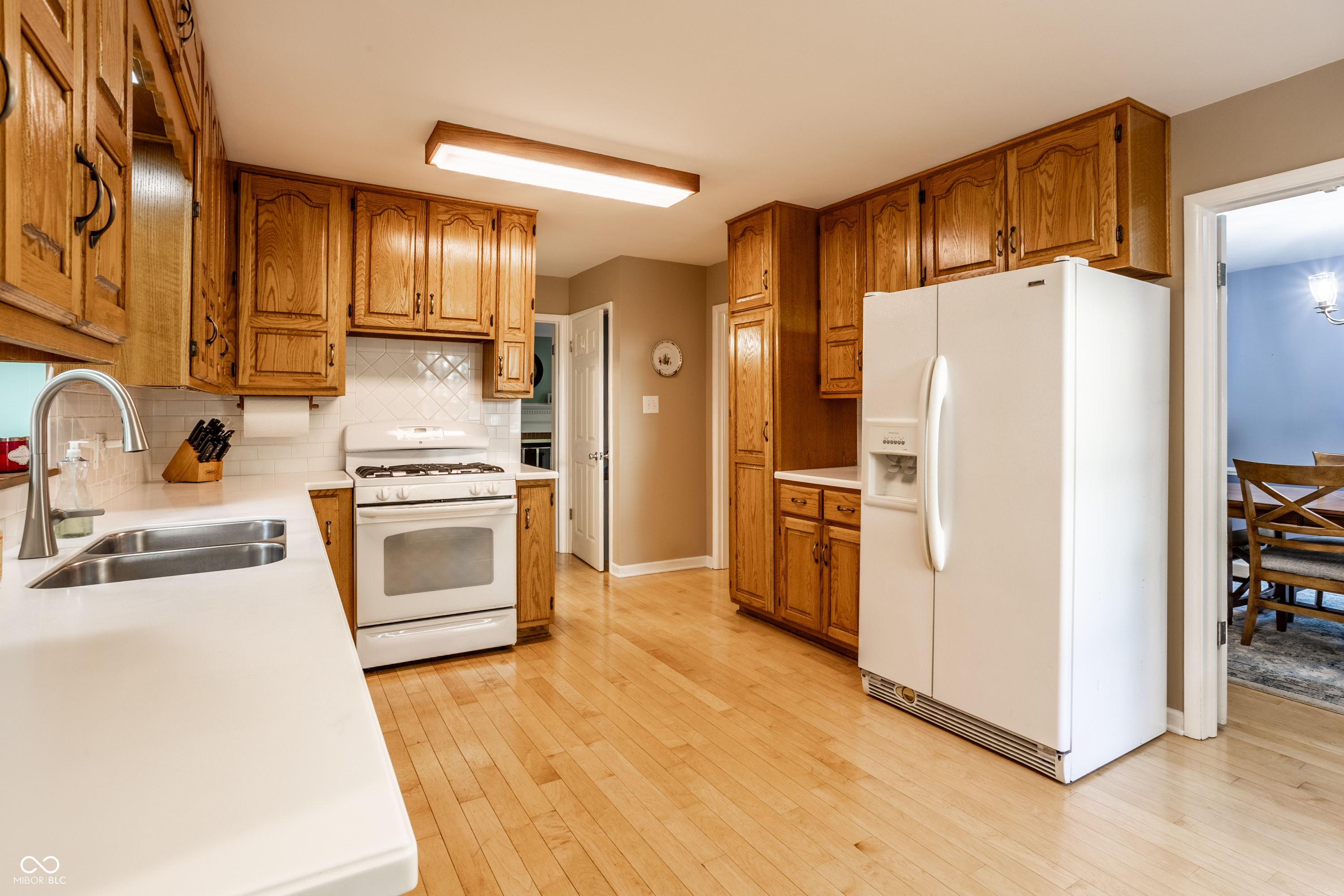 6833 Mohawk Lane