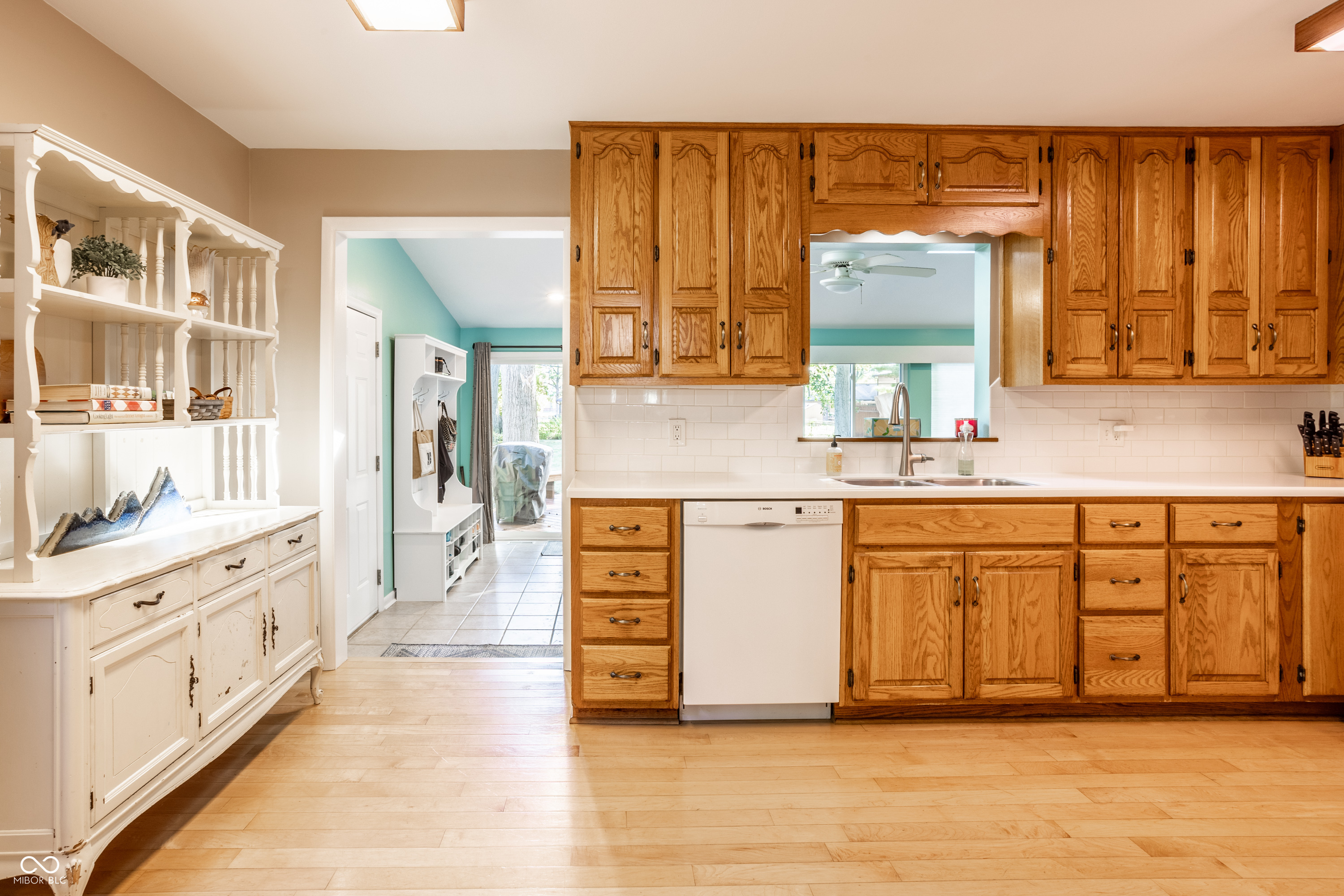 6833 Mohawk Lane