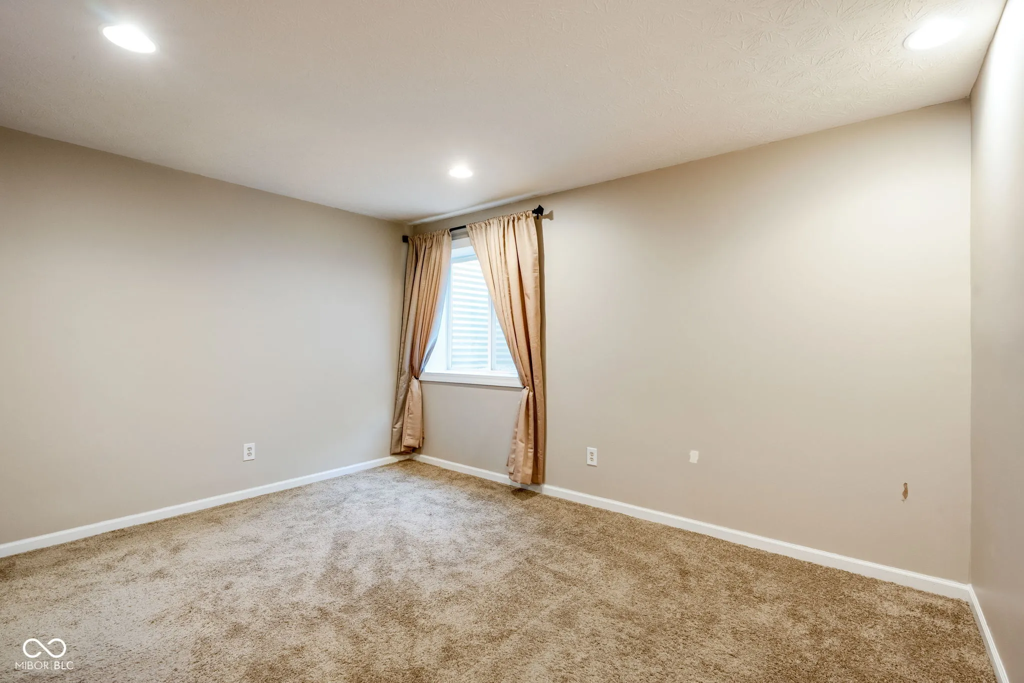 Carmel, Indiana 46074, United States, 6 Bedrooms Bedrooms, ,4 BathroomsBathrooms,Residential,Pending,183593