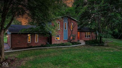 812 Eaglewood Drive Zionsville IN 46077