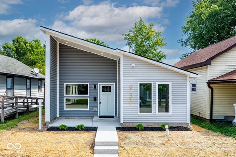 Photo of 939 Haugh Street, Indianapolis, IN 46222 (MLS # 22123442)