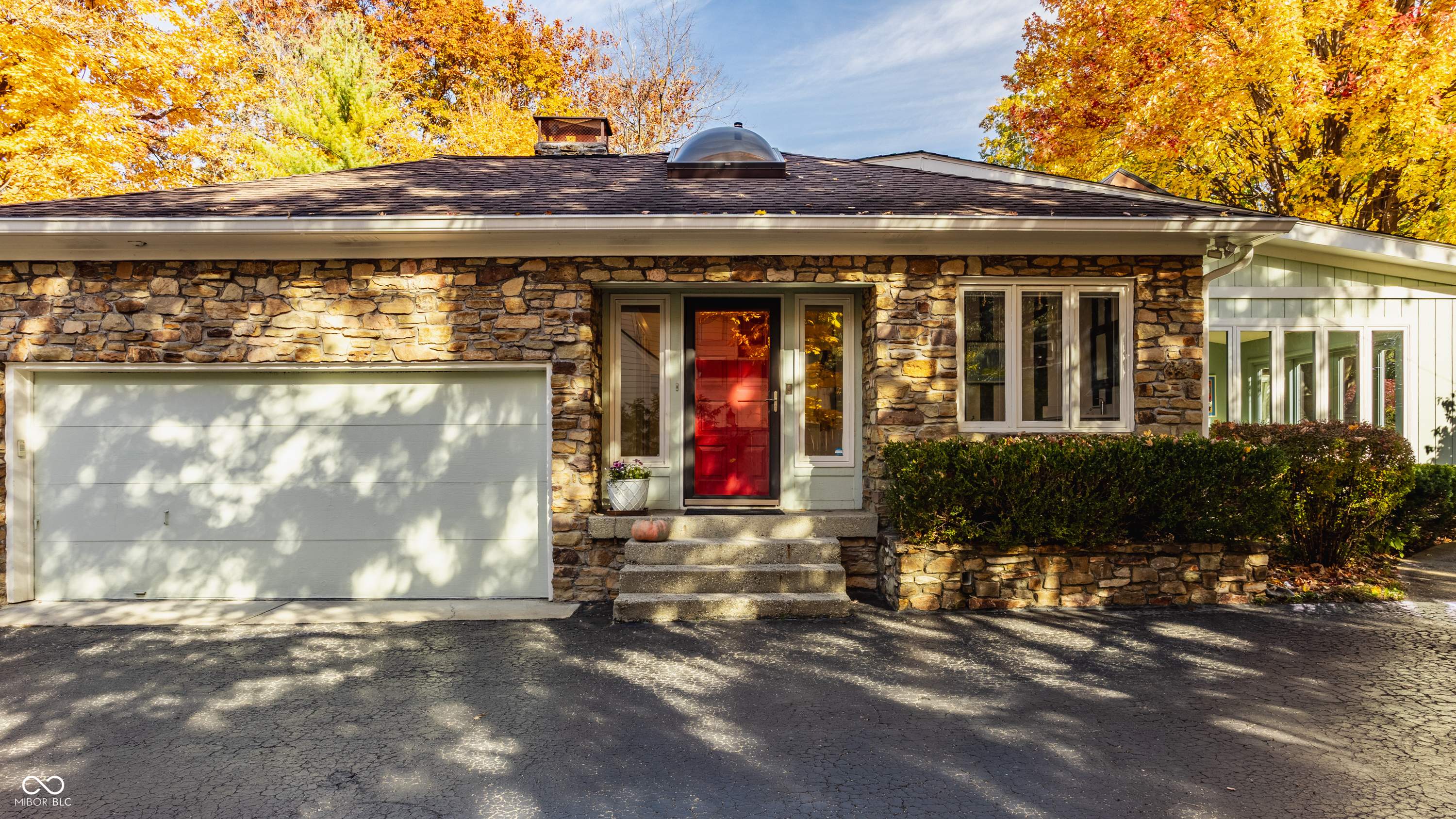 8045 Broadway Street