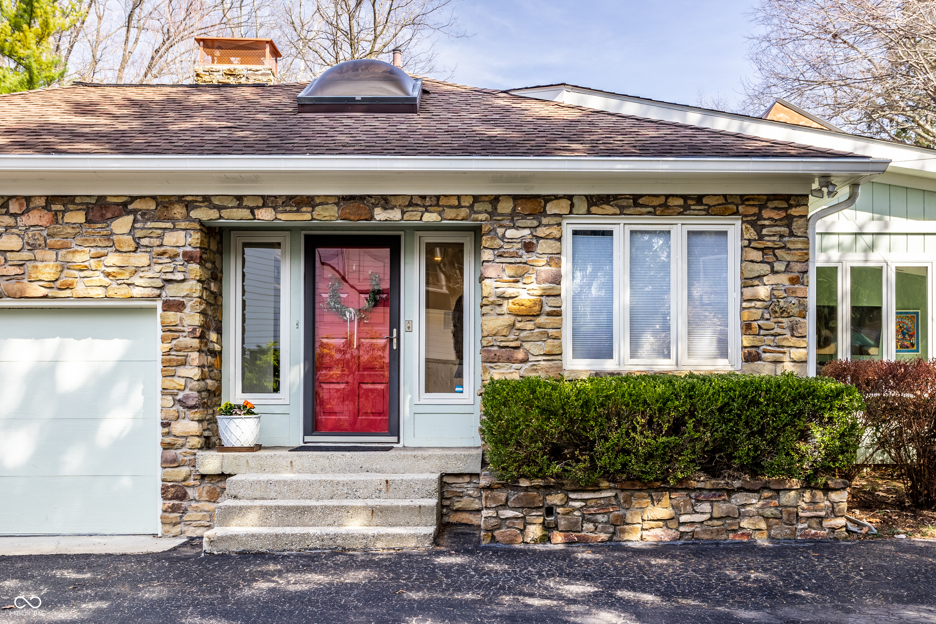 8045 Broadway Street