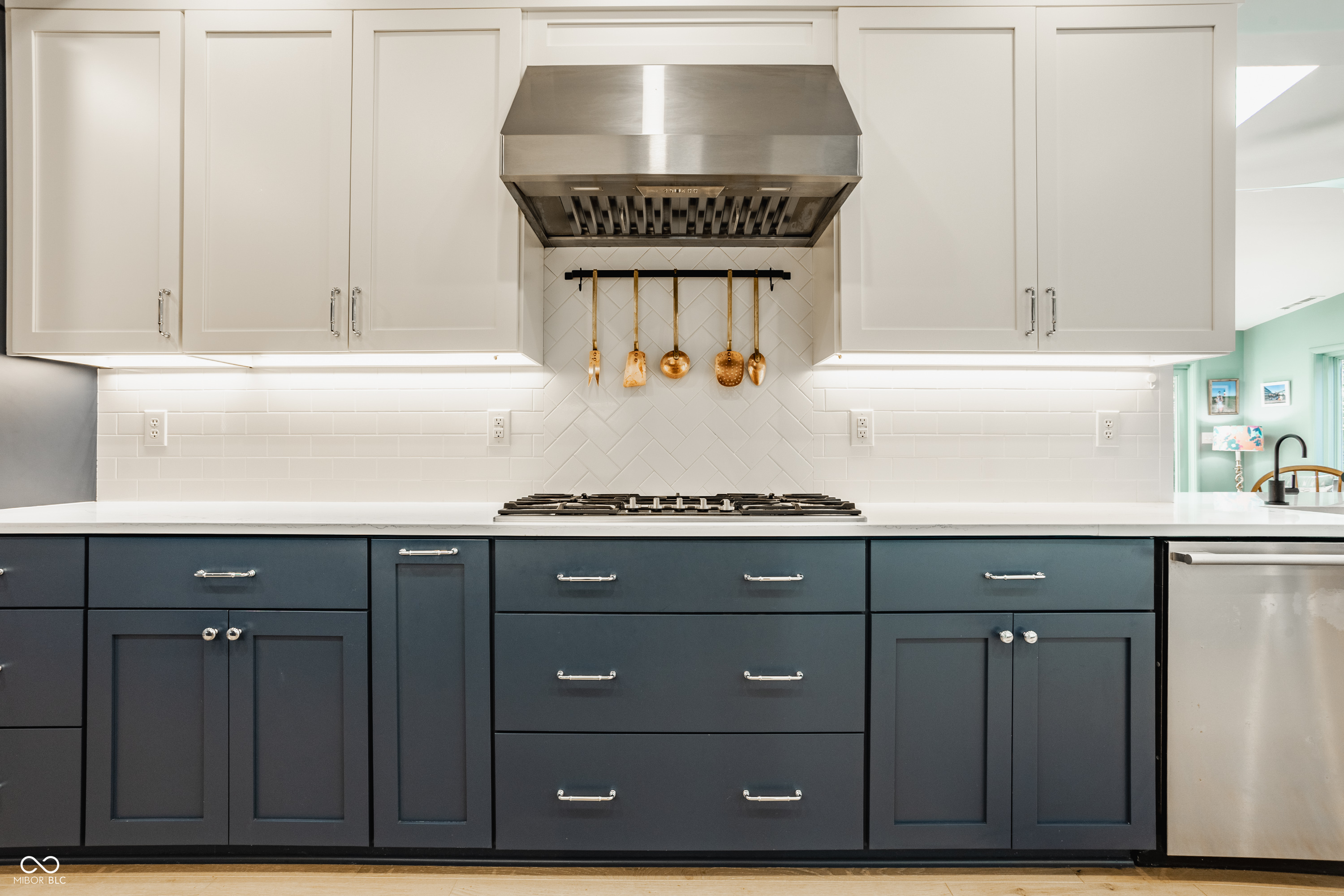 8045 Broadway Street