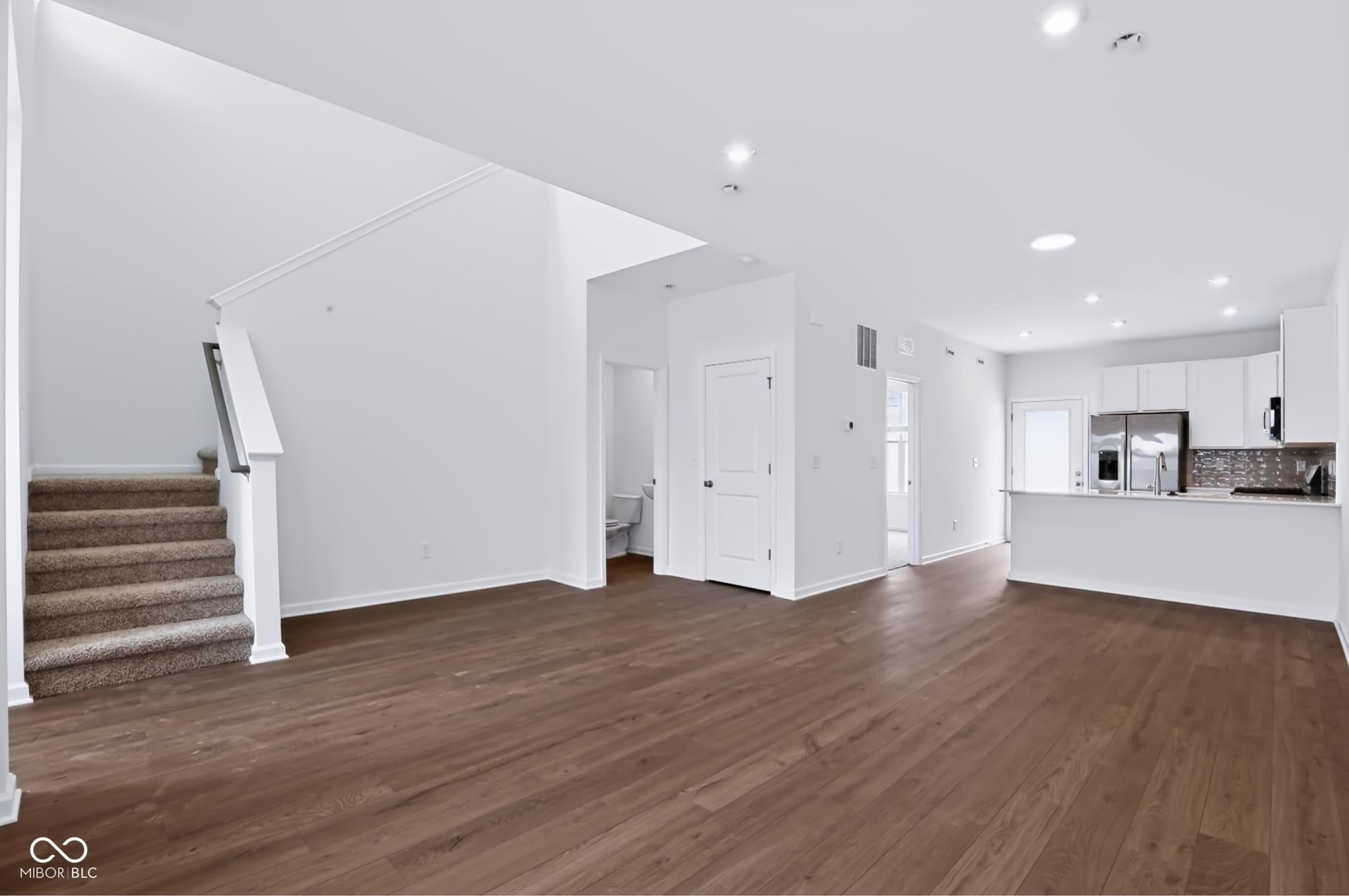 3891 Sandpiper Way