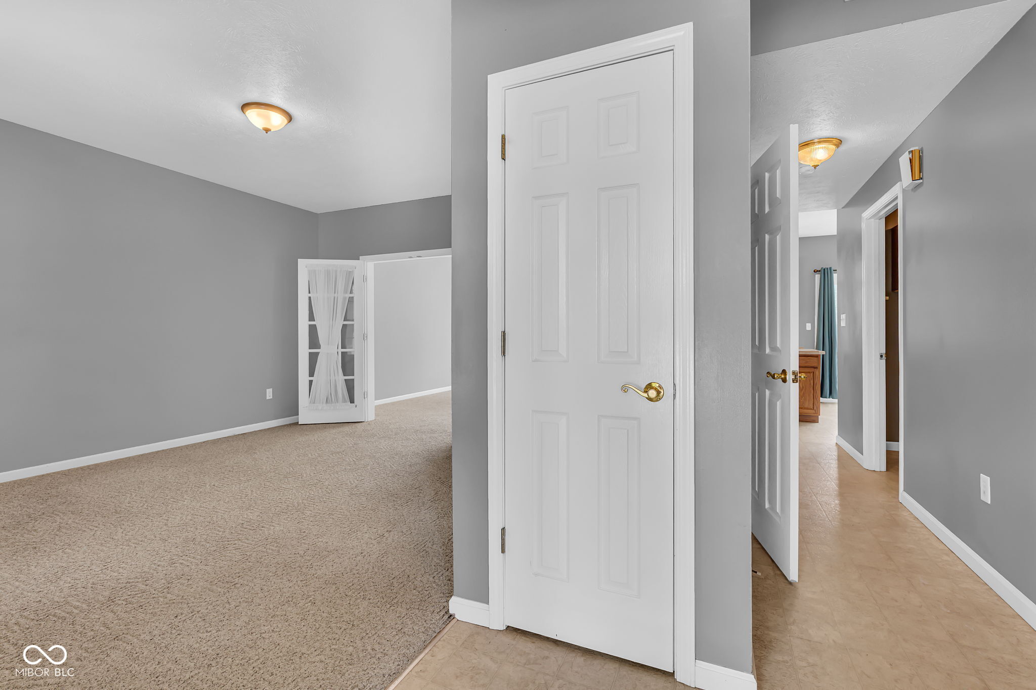 880 Deer Field Drive