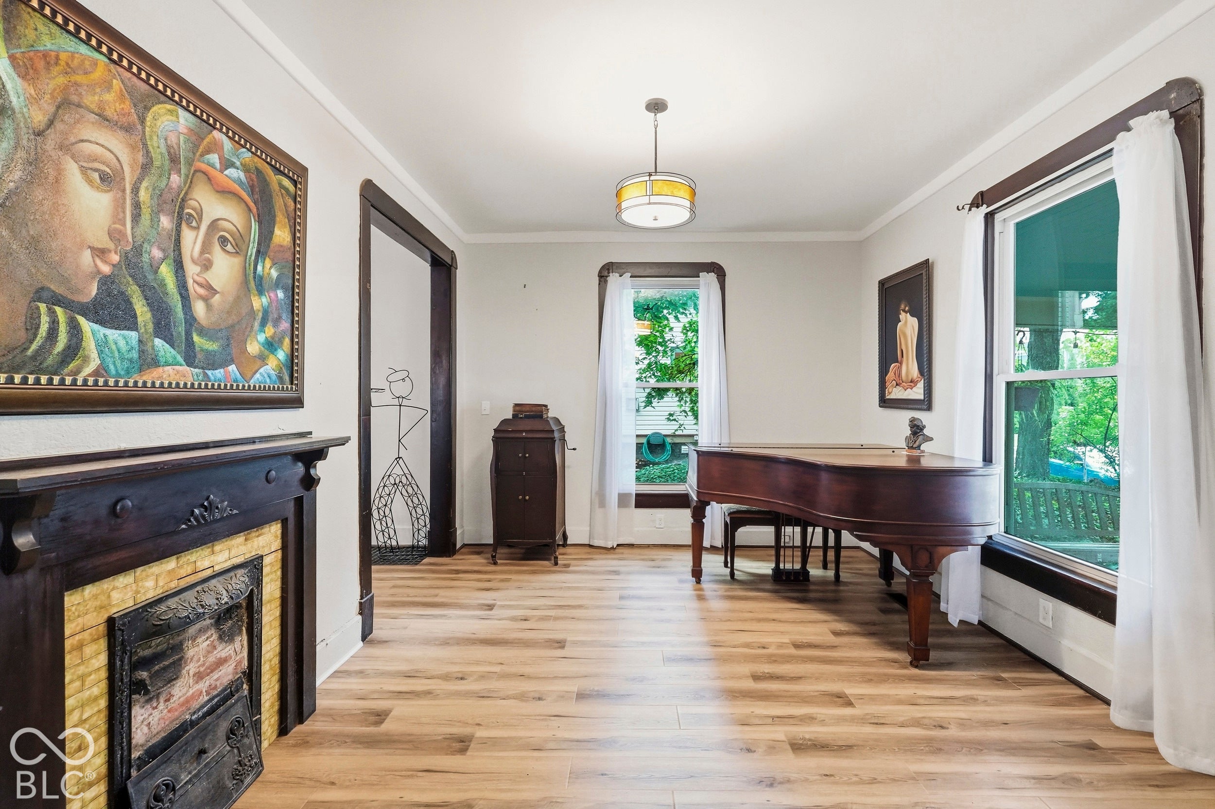 28 N Whittier Place