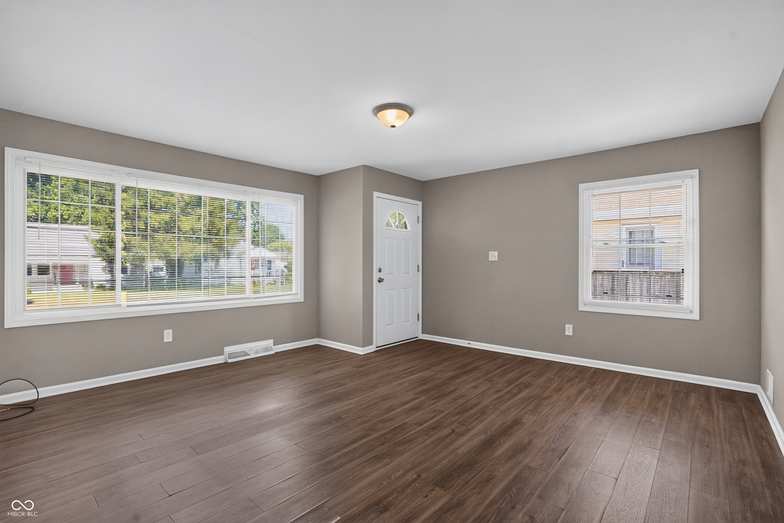 375 N 19th Avenue