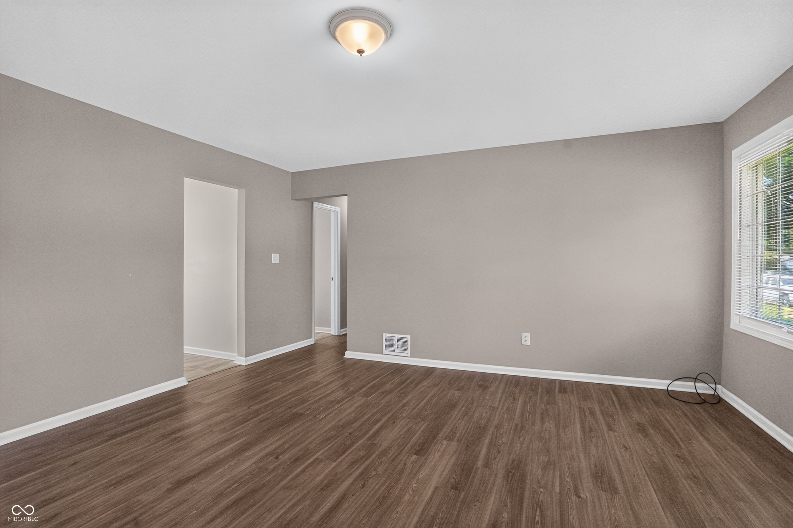 375 N 19th Avenue