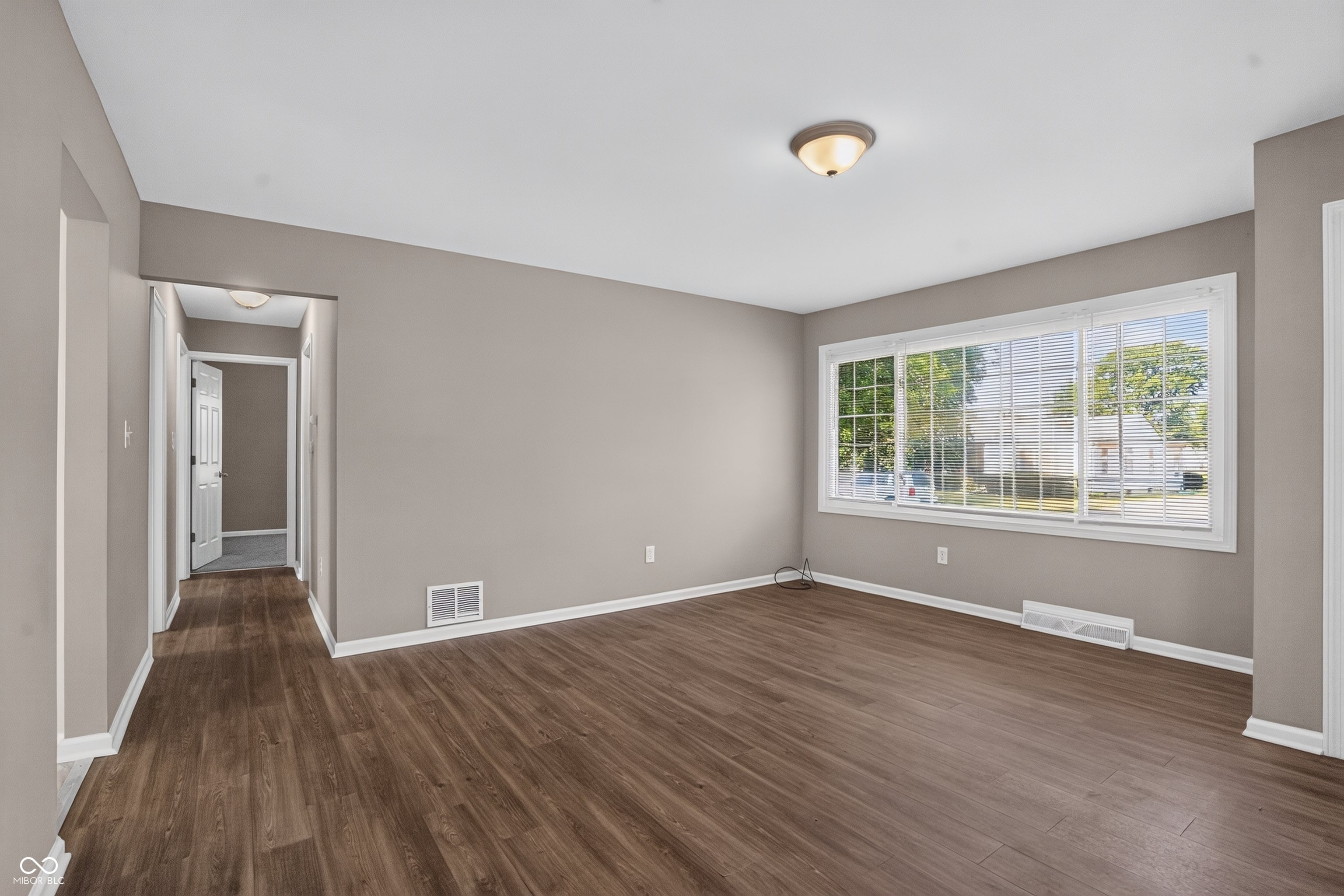 375 N 19th Avenue