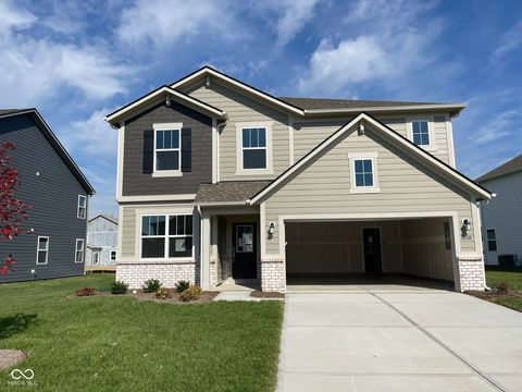 Photo of 1206 Elmwood Lane, Greenwood, IN 46143 (MLS # 22076918)