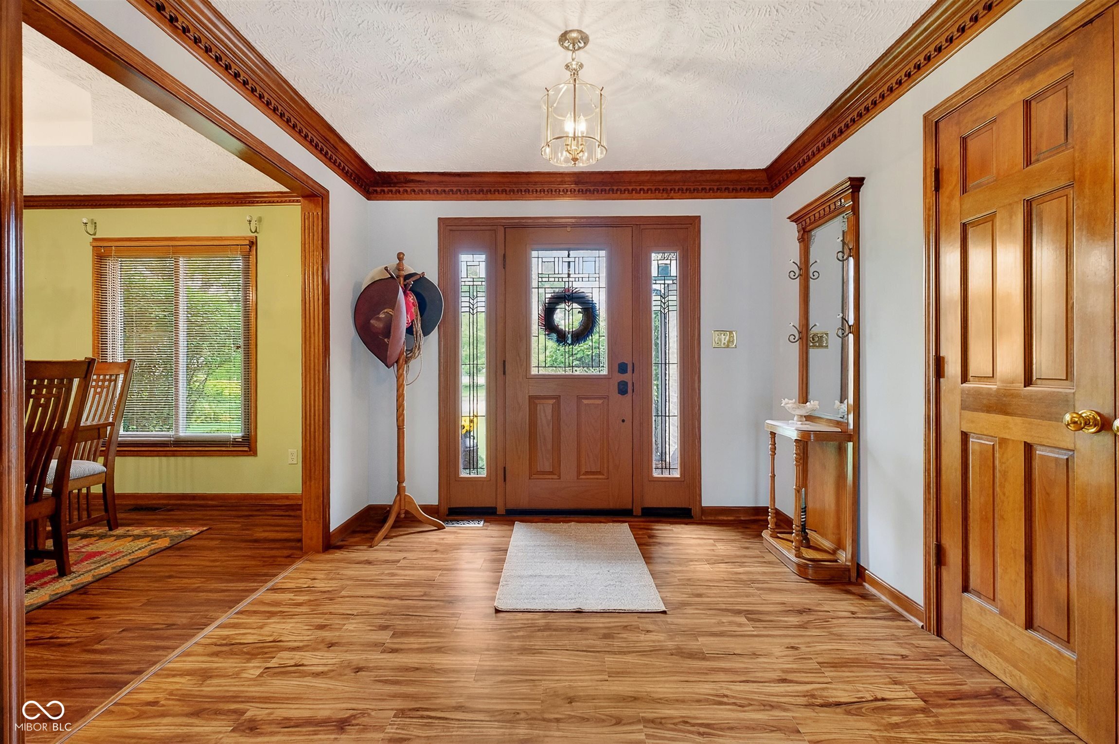1364 Kingsway Drive