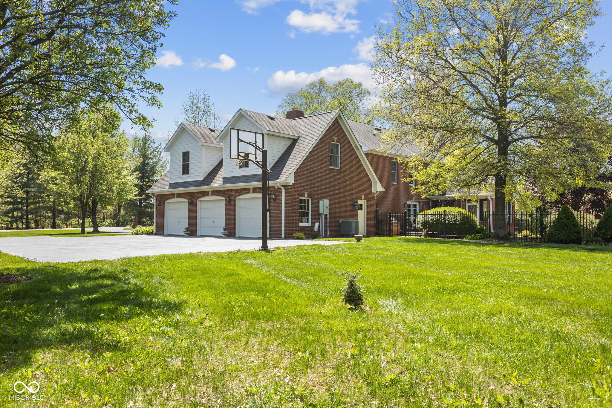 10220 N Serenity Lane