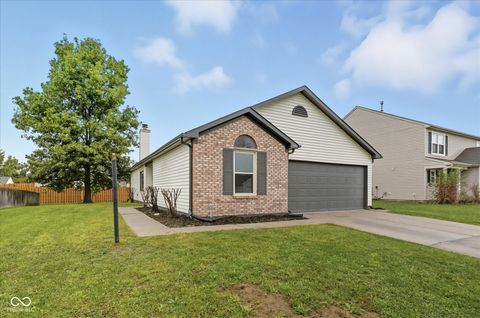 Photo of 1664 Sweetwater Lane, Greenfield, IN 46140 (MLS # 22066239)