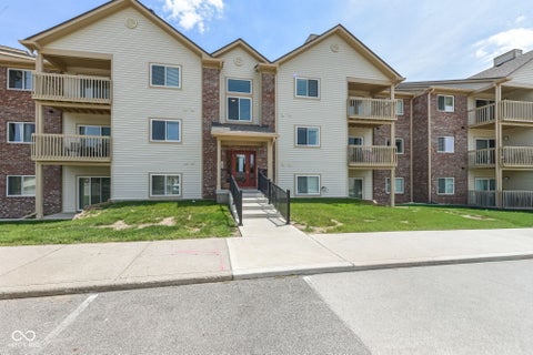 Photo of 12517 Timber Creek Drive #UNIT 4, Carmel, IN 46032 (MLS # 22105375)