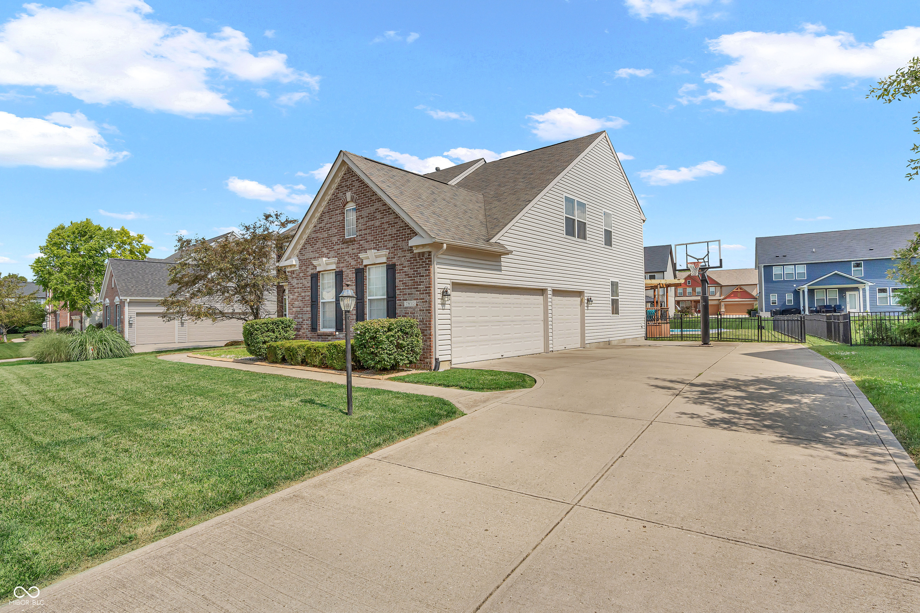 7830 Cross Creek