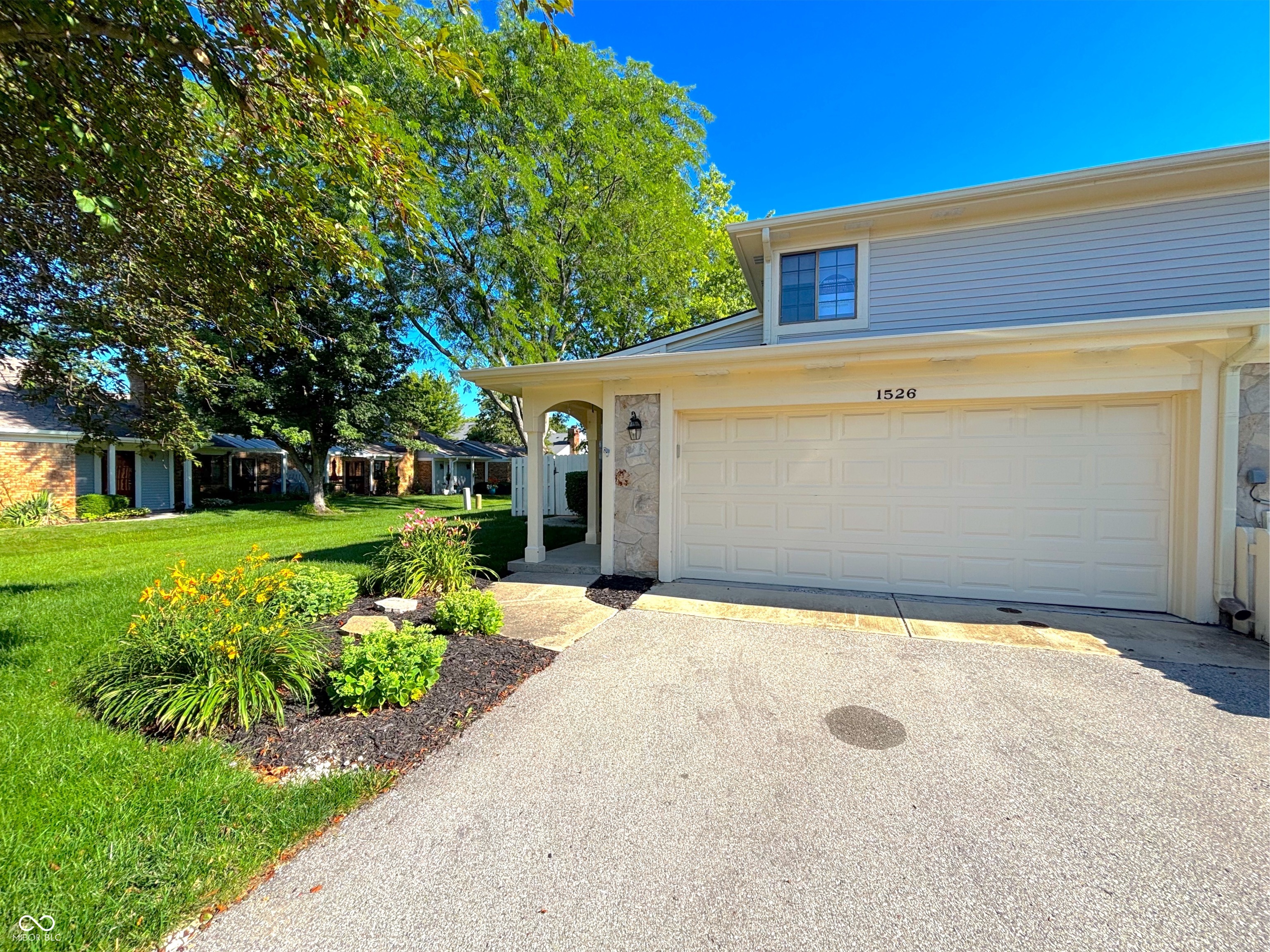 Photo 1 of 25 — 1526 Roanoke Drive, Zionsville, IN 46077