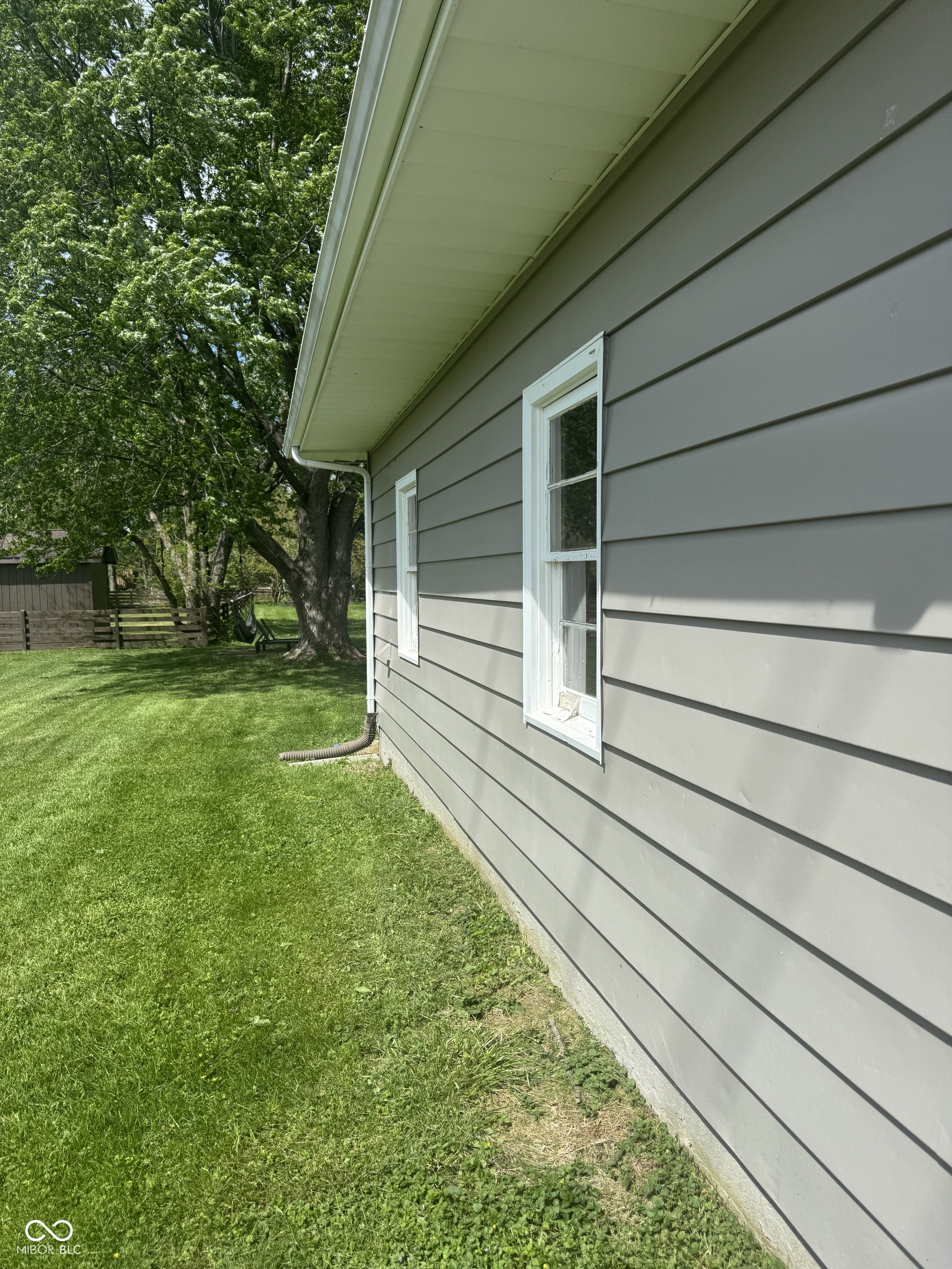 1042 E McKay Road