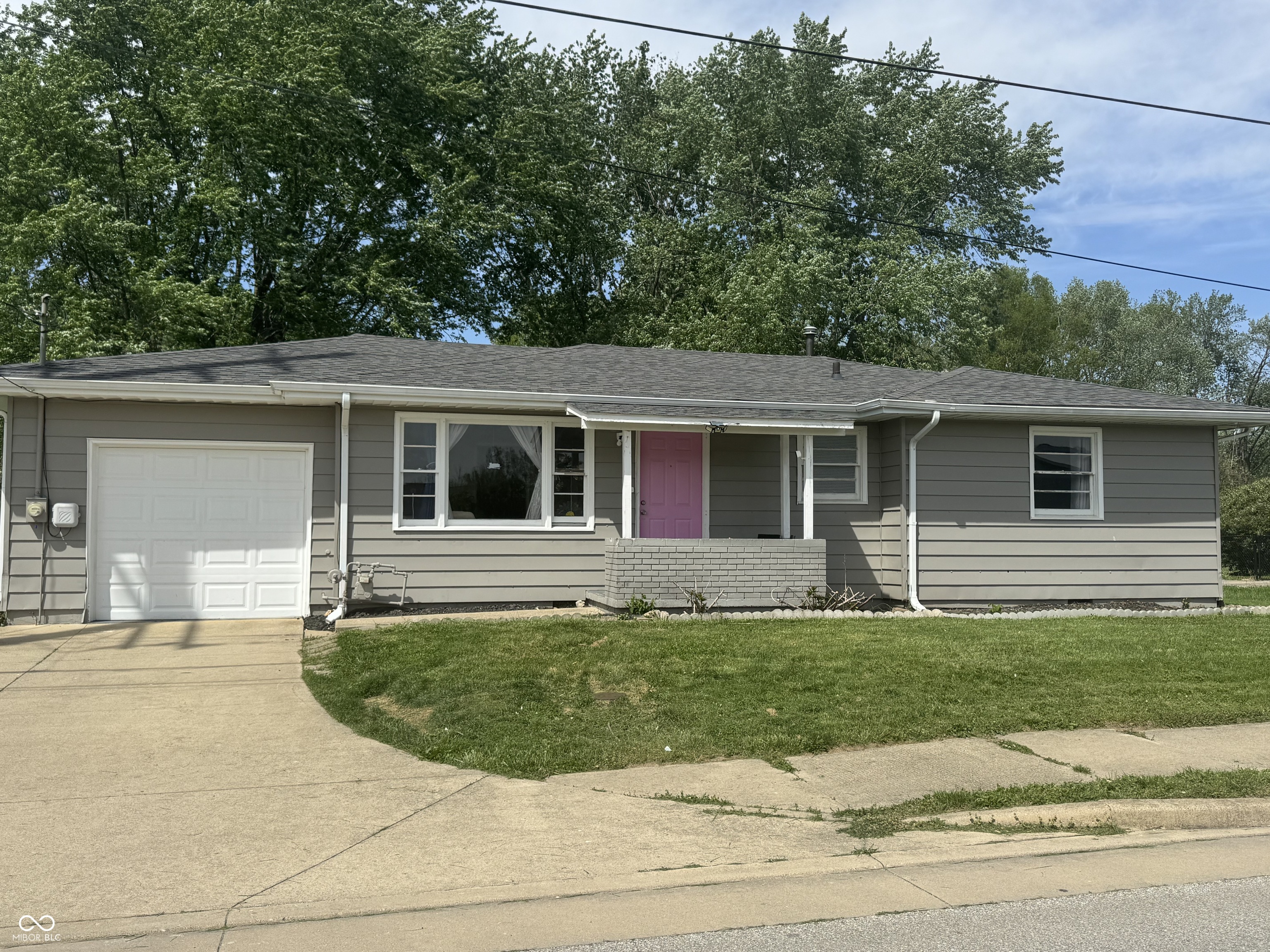 1042 E McKay Road